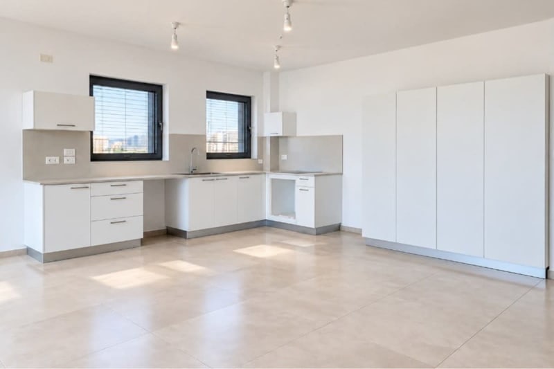 5-Room Apartment with Balcony, Safe Room, Storage and Parking!