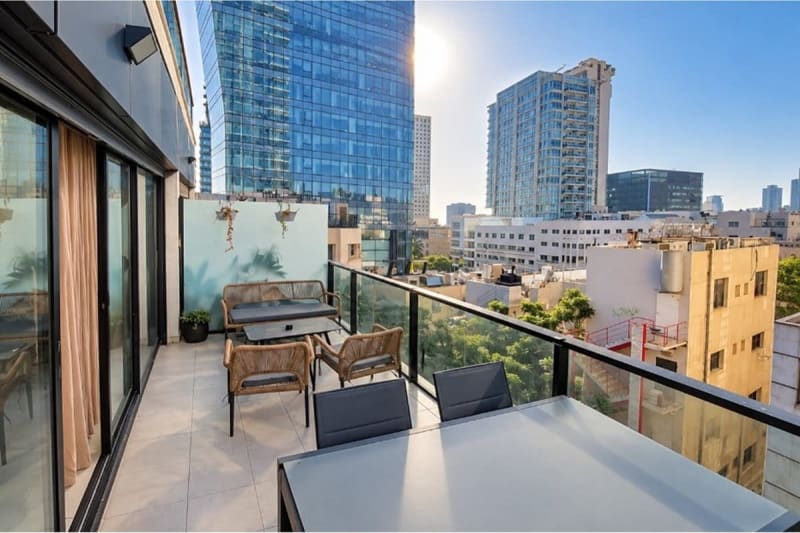 3-bedroom apartment with balcony, safe room, storage, and parking!