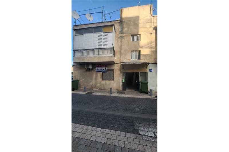 Excellent opportunity for living or investment!