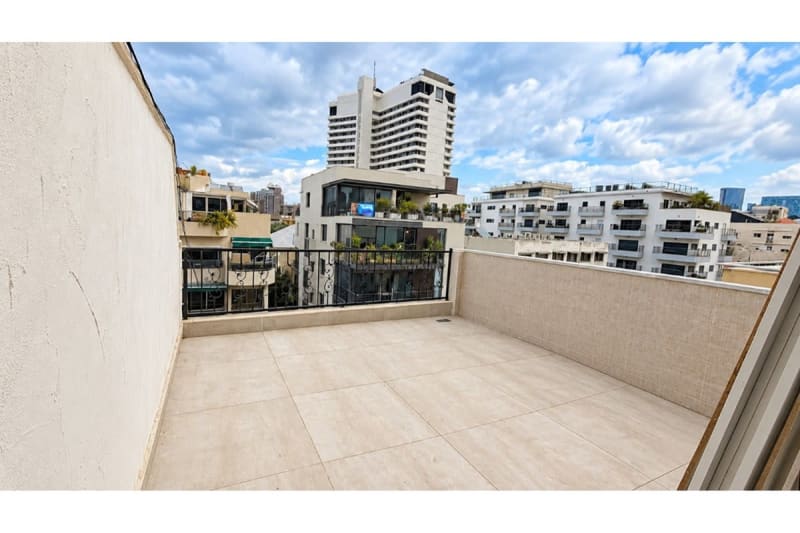 Renovated Penthouse with Shelter and Shared Parking!