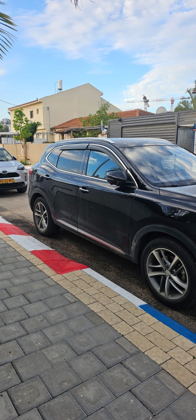 MG EHS Plug-in 2021 First Hand – Black, 51,000 km