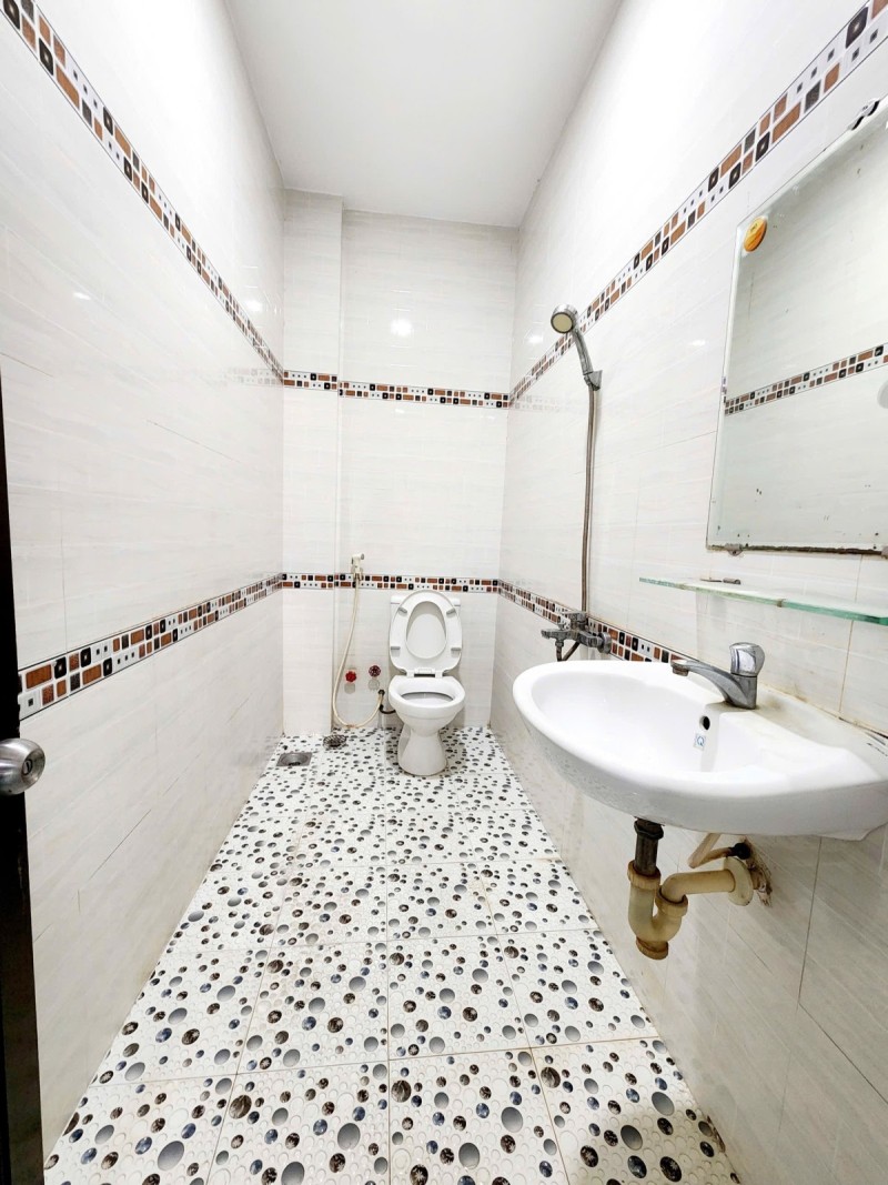 LẠC LONG QUÂN, TÂN BÌNH - DIỆN TÍCH LỚN 58M2 - NGANG 4.5M NỞ HẬU - HẺM 4M SÁT MẶT TIỀN