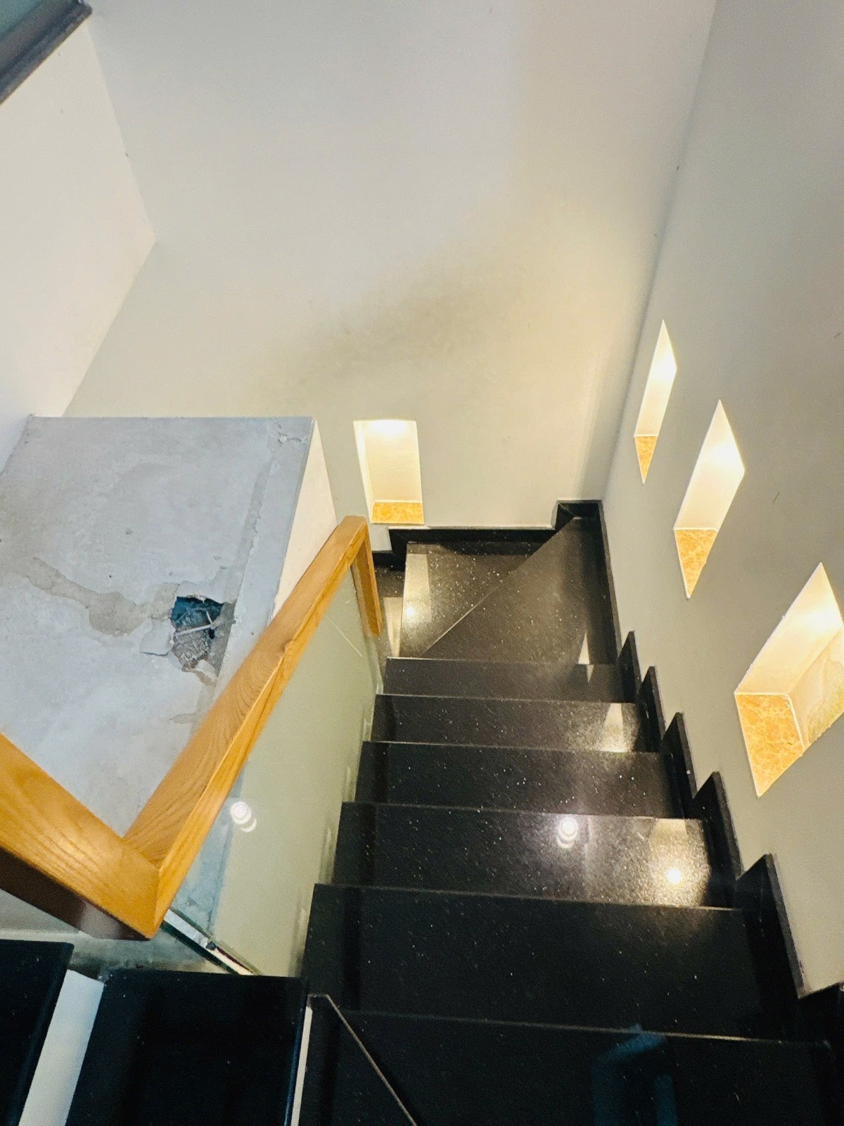 11.9 Tỷ - MT VÕ THỊ SÁU, QUẬN 3 - 3 TẦNG - 56m2(3.5x16)