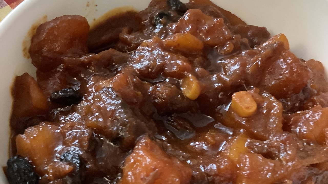 Apple, Date and Raisin Relish