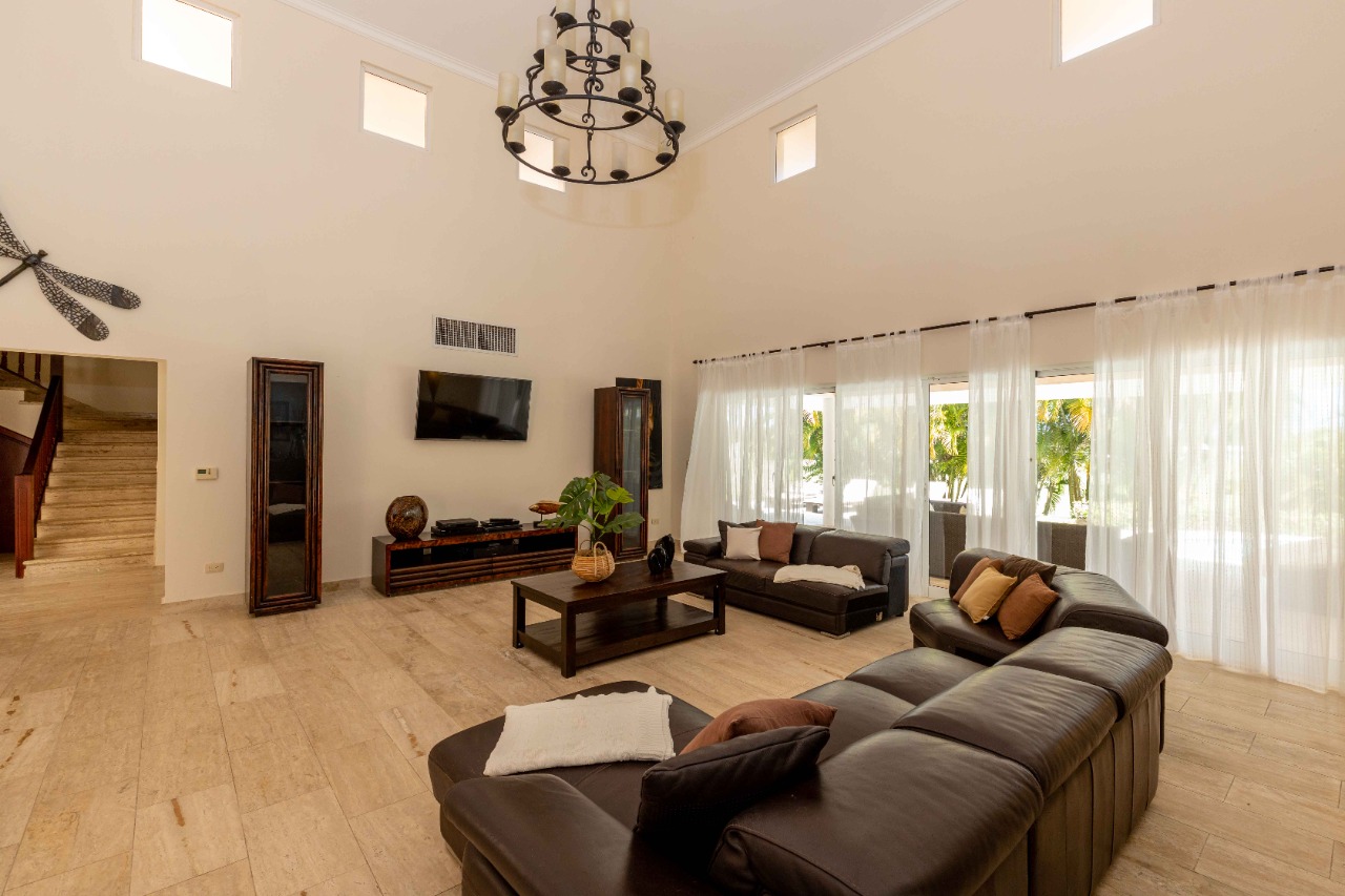 ESPACIOSA VILLA DE LUJO