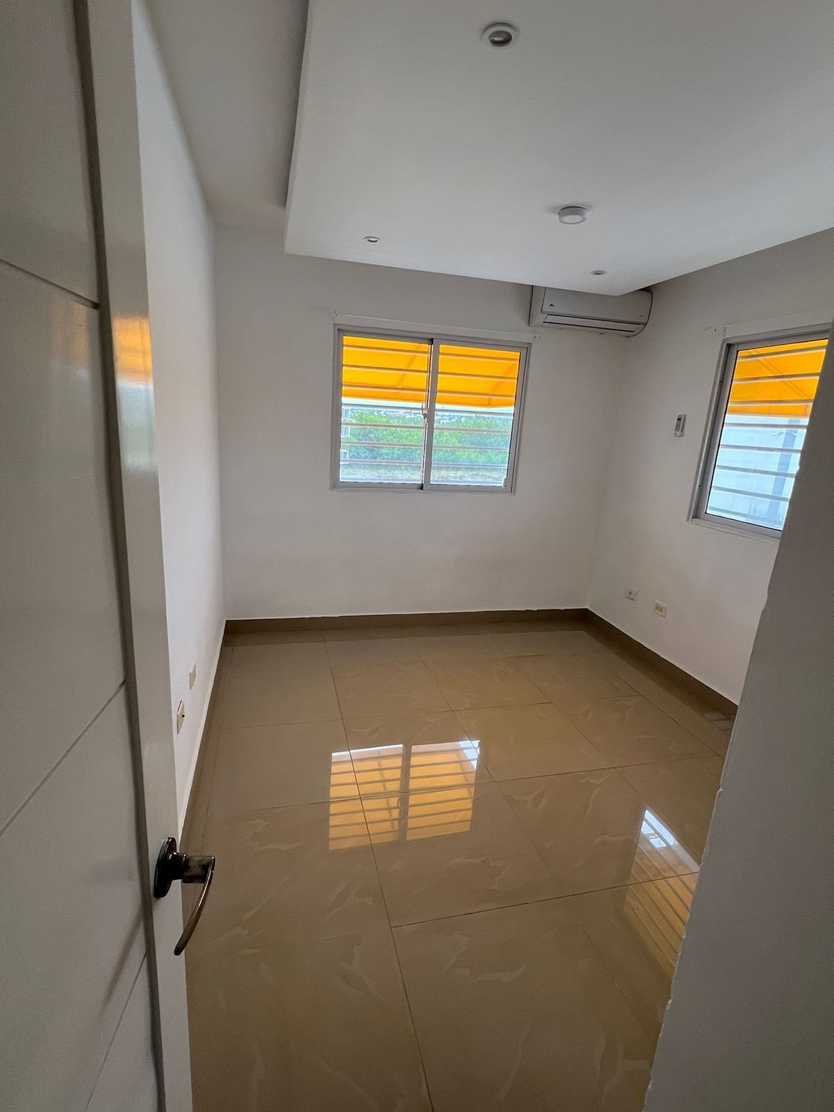 Apartamento en Renta, con Línea Blanca. Residencial Selene V foto 4