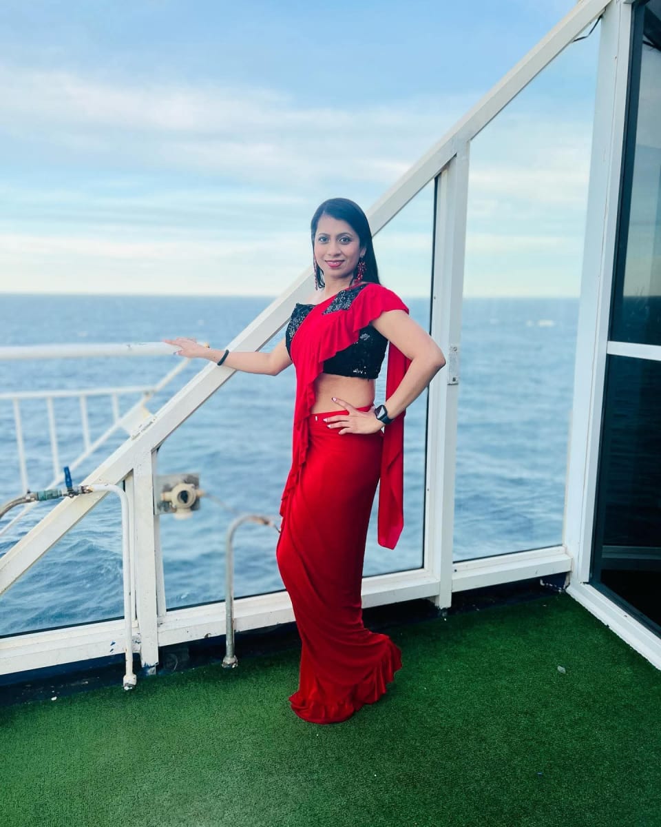 Ready Made (1 minute) Saree for Sale, blouse not included. in Crace for sale