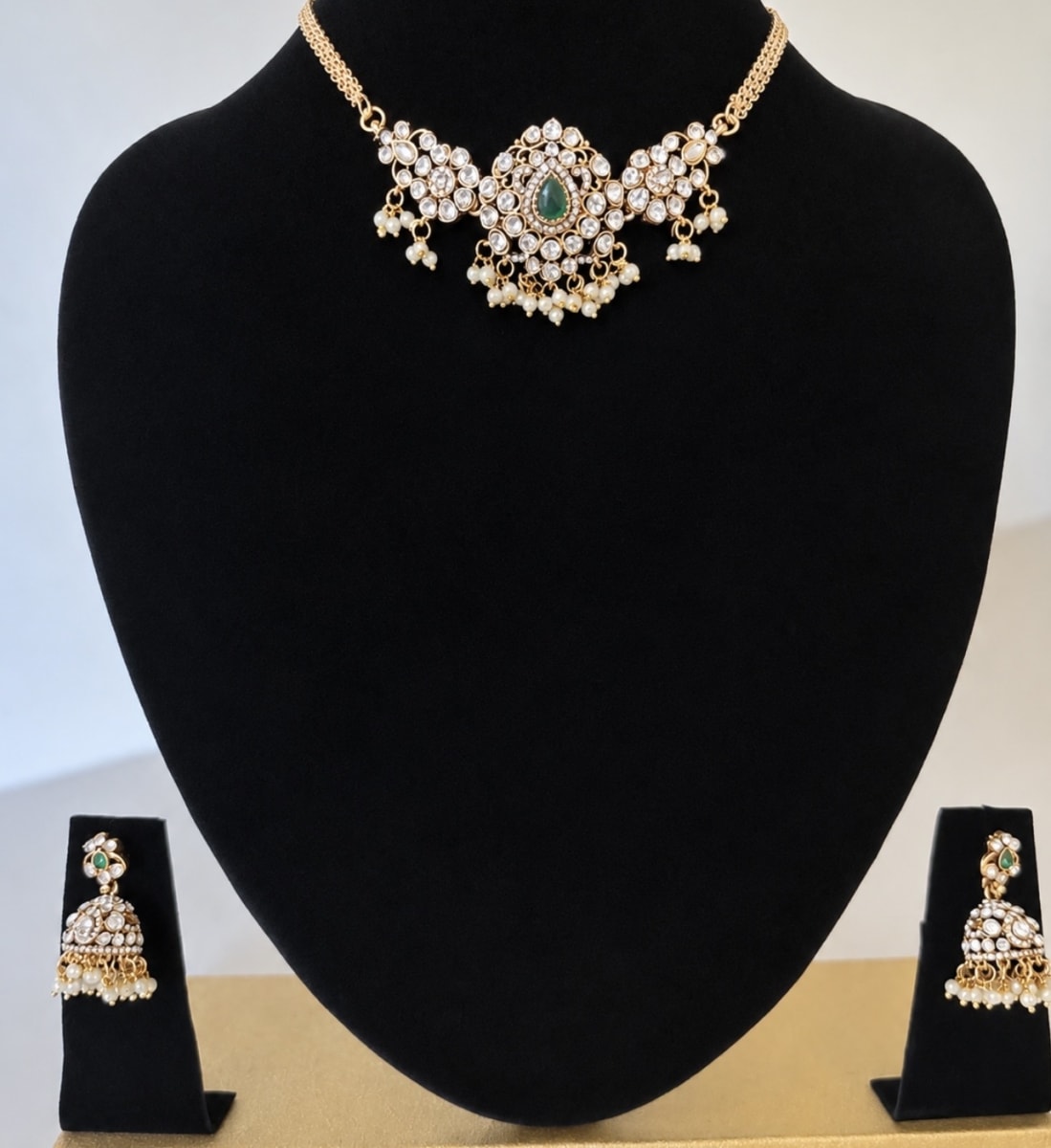 Gorgeous choker in Forde for sale