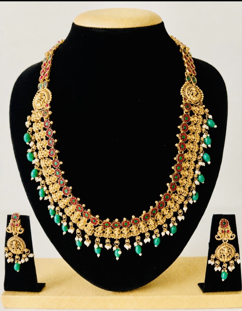 Traditional Temple Jewellery Set  for sale in Forde