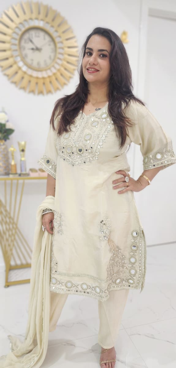 Mirrorwork suit in offwhite/cream - L (Aus sz 12) photo 3