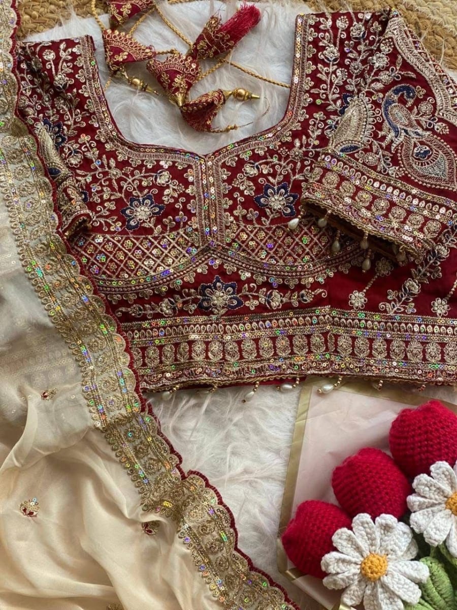 Luvruvi Saree with blouse photo 6