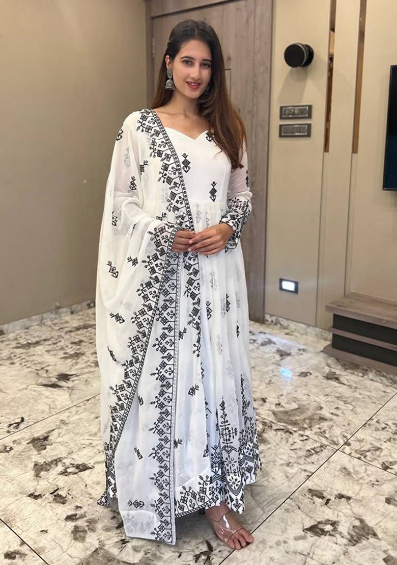 White Anarkali suit size L for sale in Bardia
