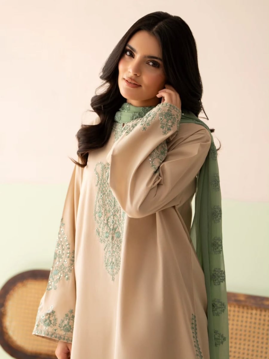 Off White & Green Đěsigner Party Wear Look Heavy Pur Roman Silk Top Plazzo photo 4
