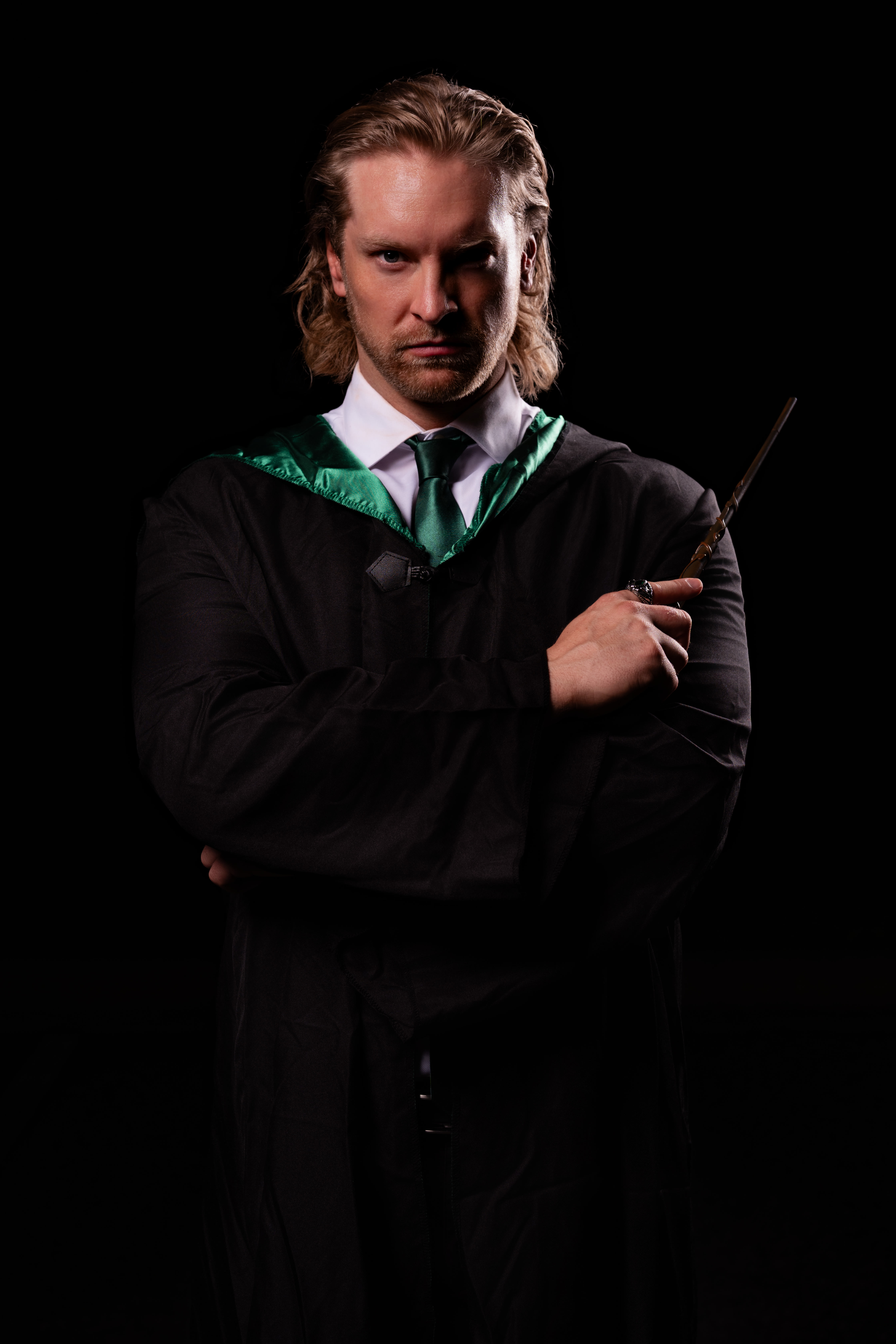Guest in emerald and silver attire
