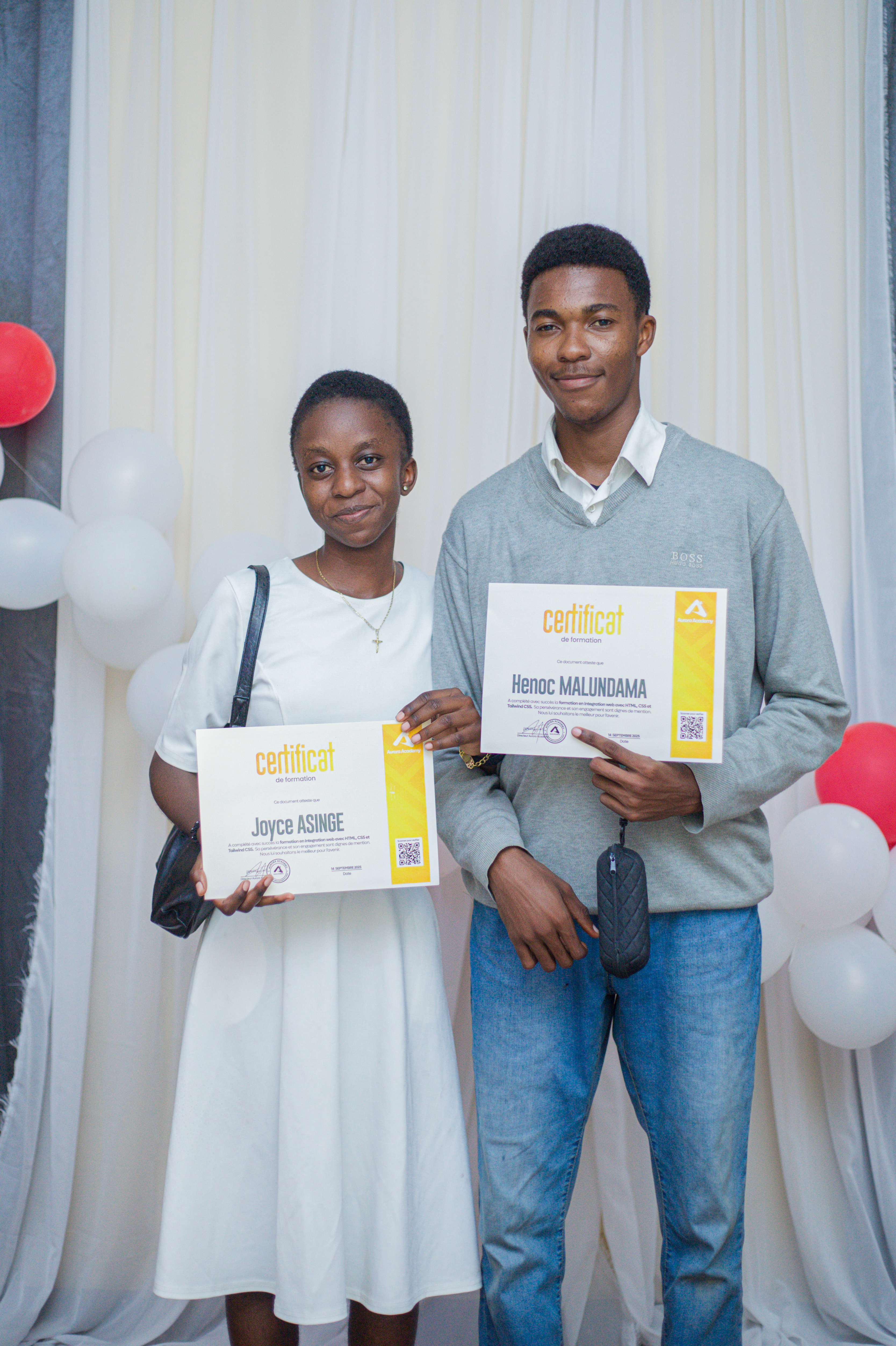 Étudiants africains réussissant en technologie