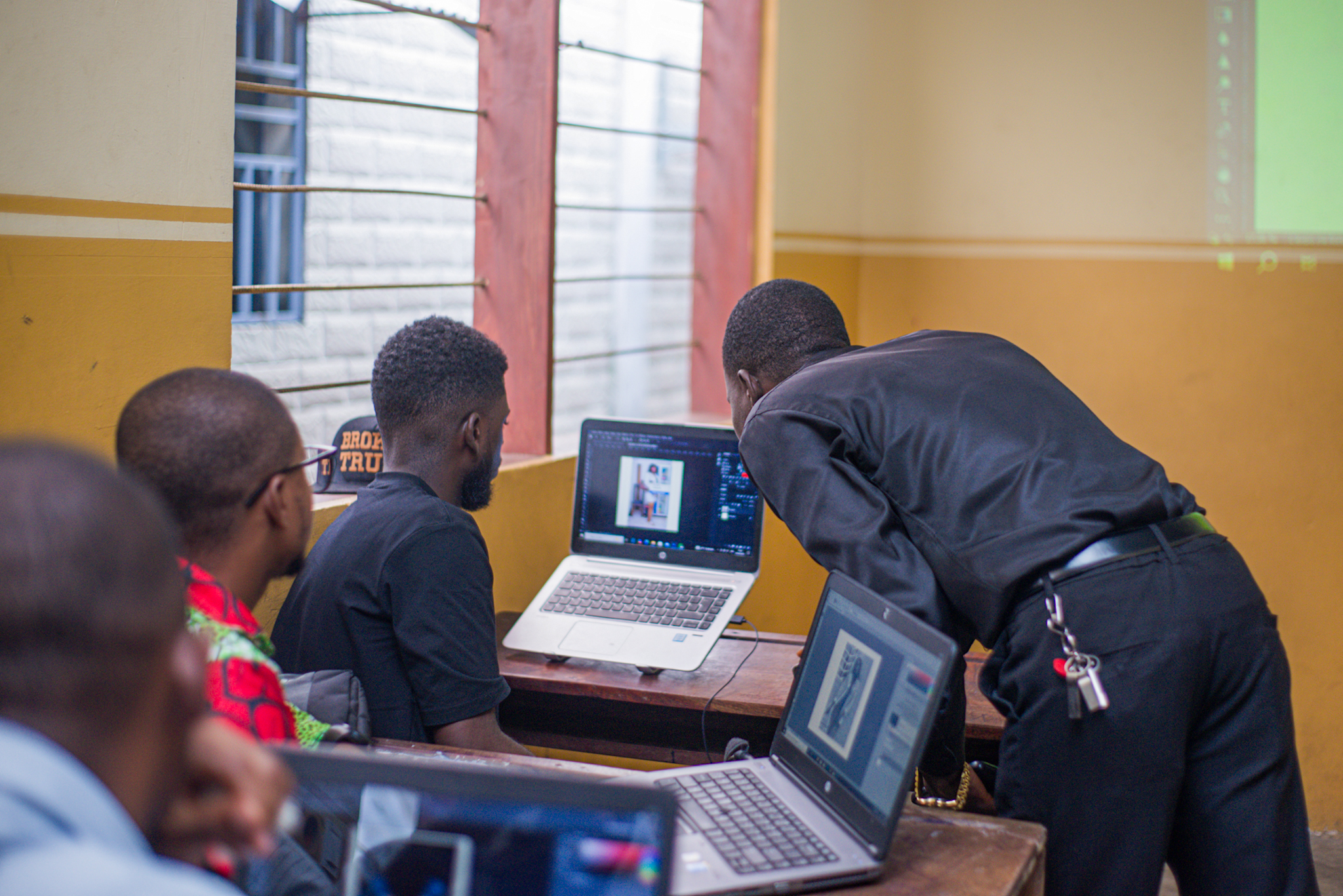 Étudiants africains en formation technologique