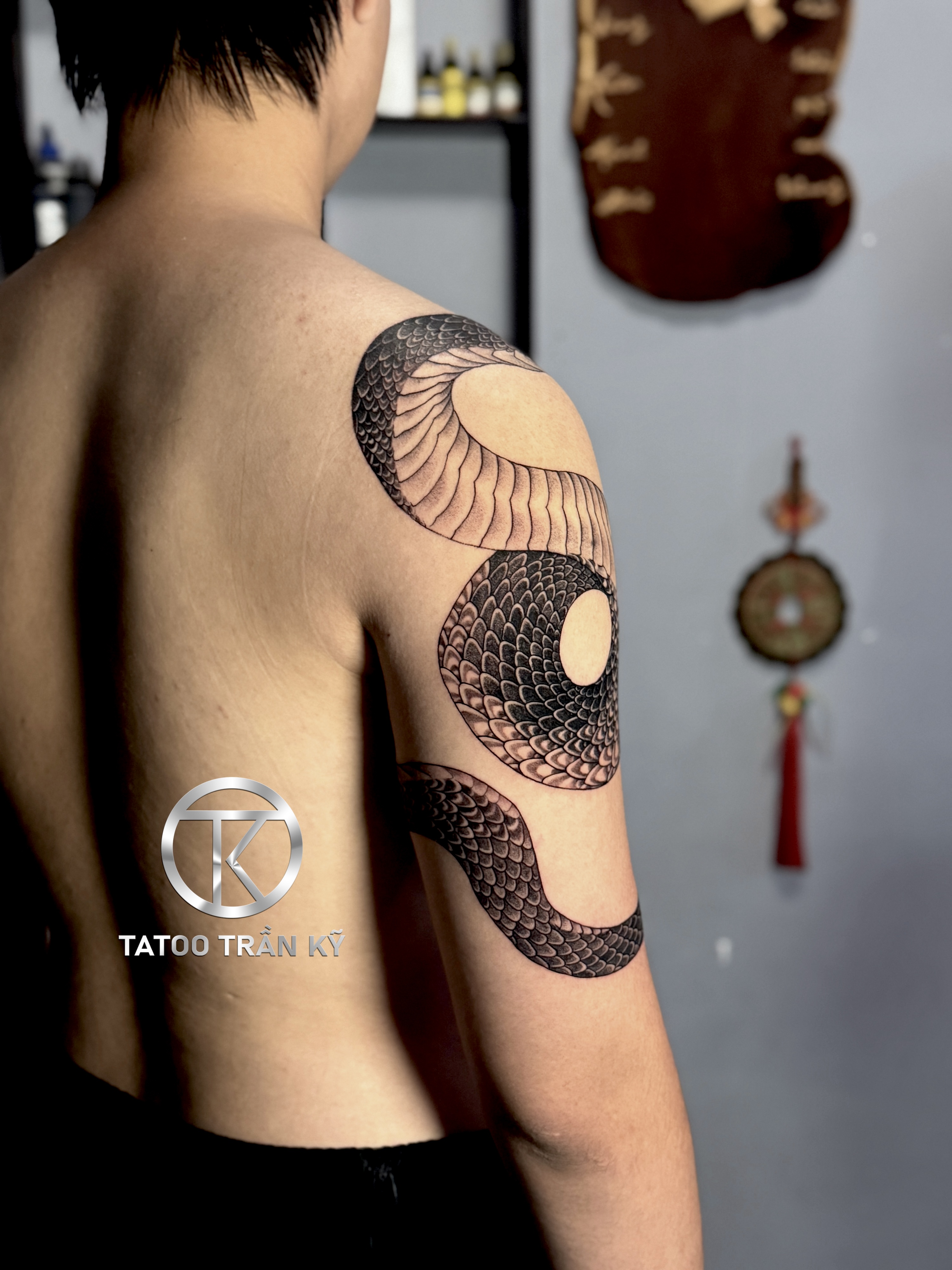 The snake work was directly performed by Tran Ky Tattoo - 2