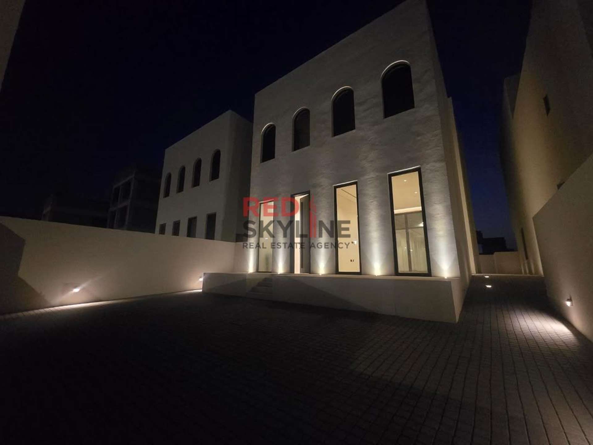 Townhouse in Bousher - Thumbnail 2
