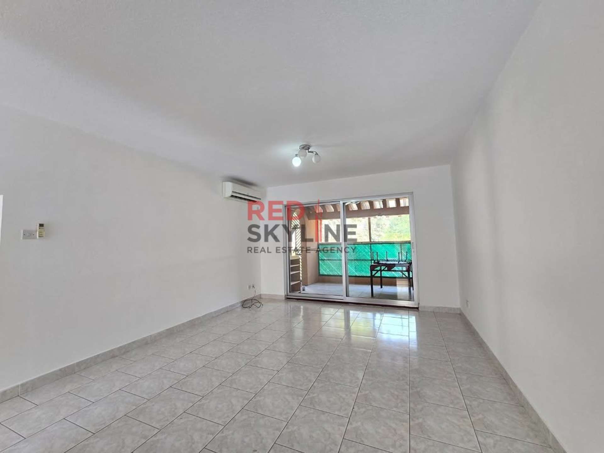 Townhouse in Madinat Al Sultan Qaboos - Thumbnail 2