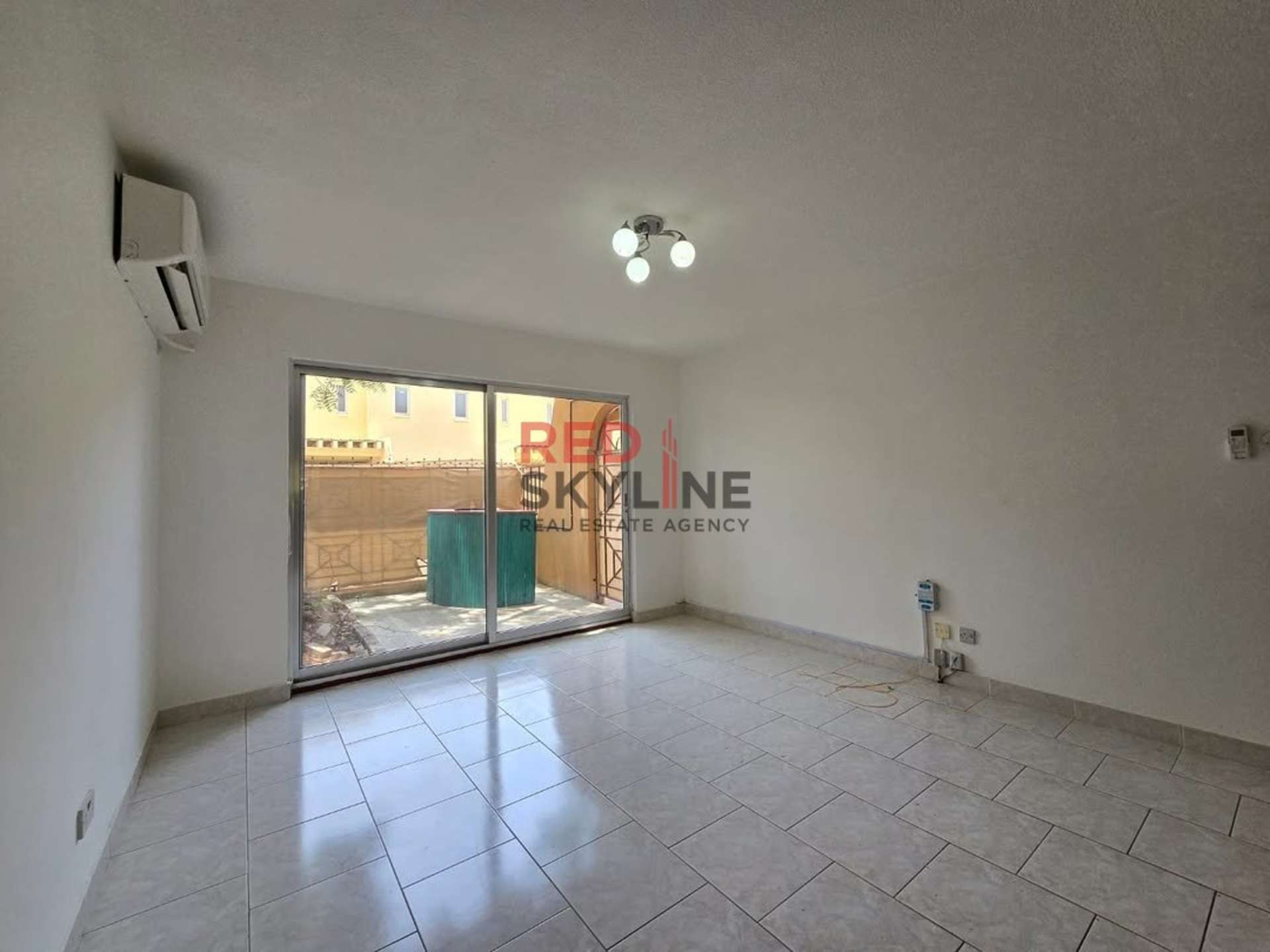 Townhouse in Madinat Al Sultan Qaboos - Thumbnail 3