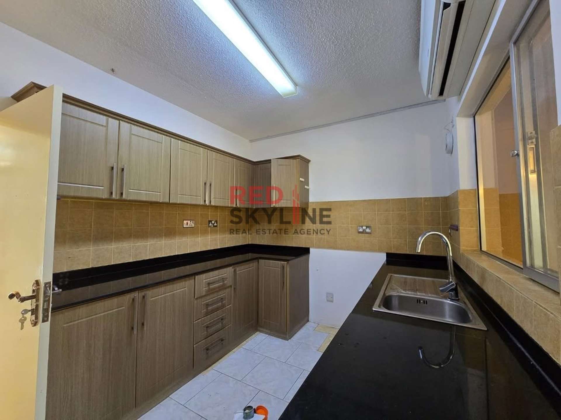 Townhouse in Madinat Al Sultan Qaboos - Thumbnail 5