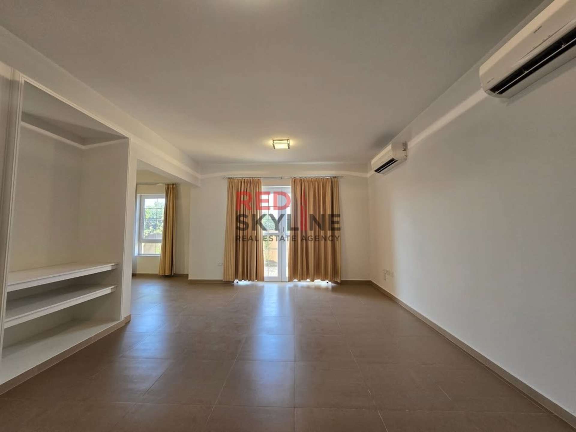 Villa in Bousher - Thumbnail 2