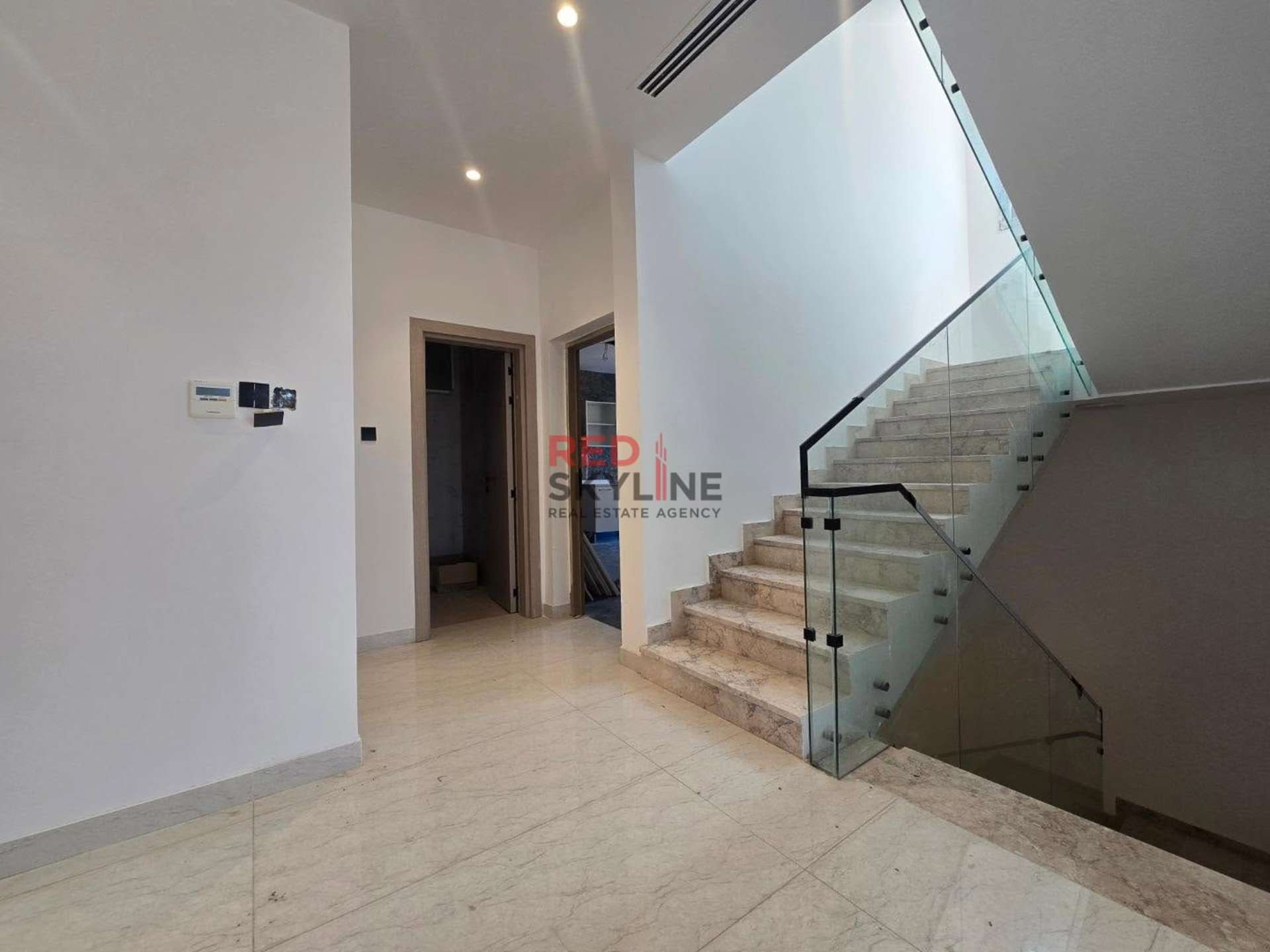 Townhouse in Azaiba - Thumbnail 3