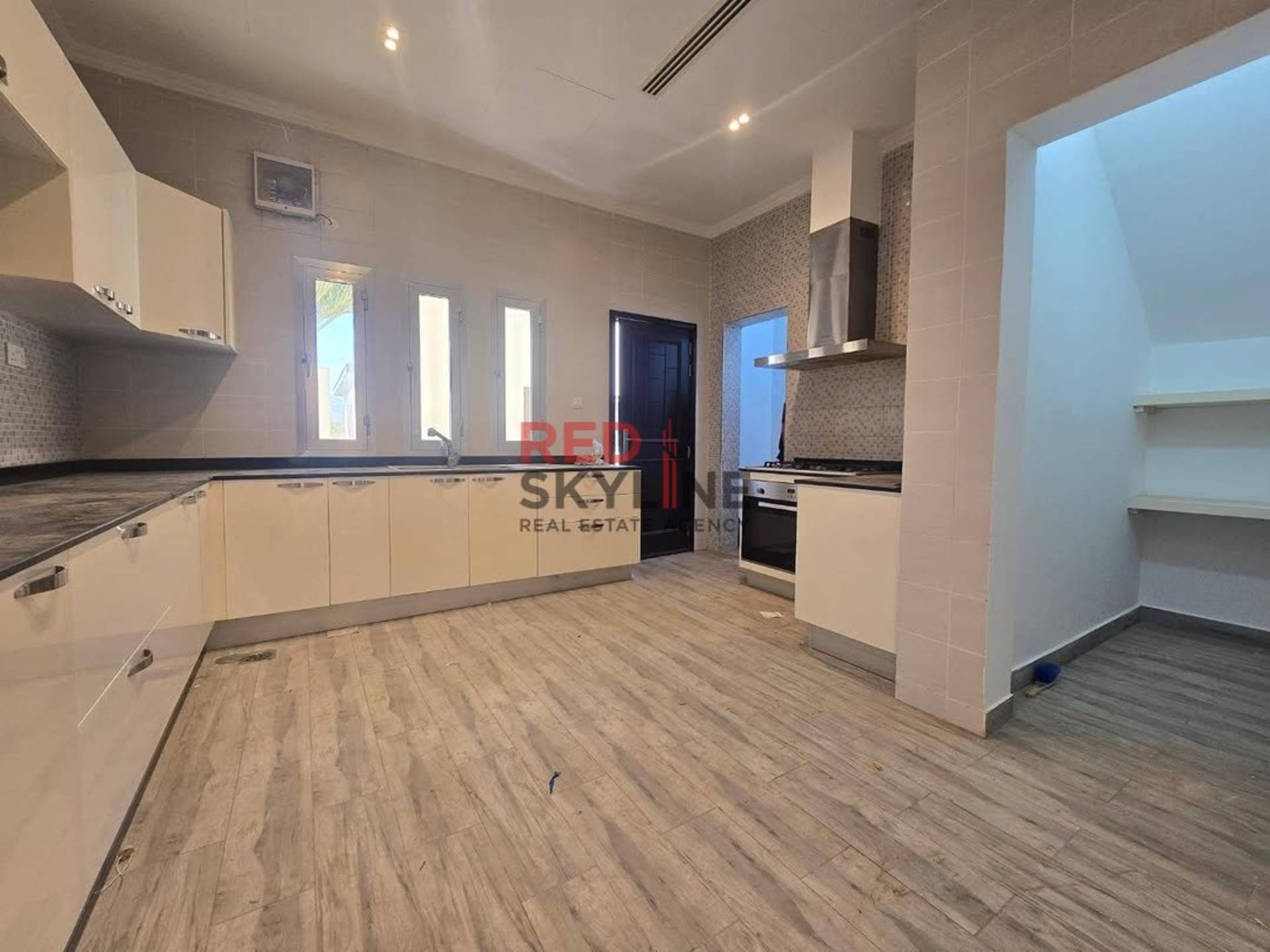3 Bedroom Villa in Al Qurum - Photo 3