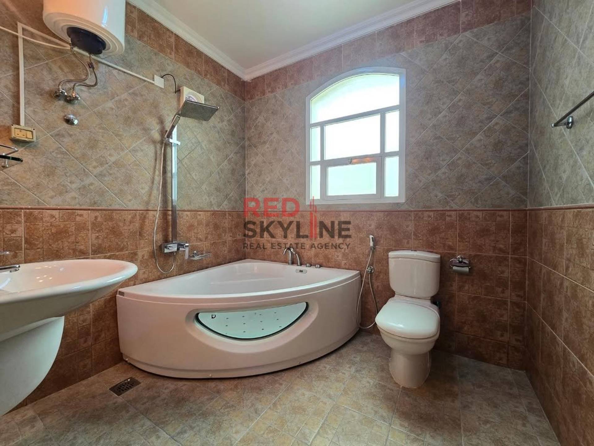 5 Bedroom Villa in Azaiba - Photo 10