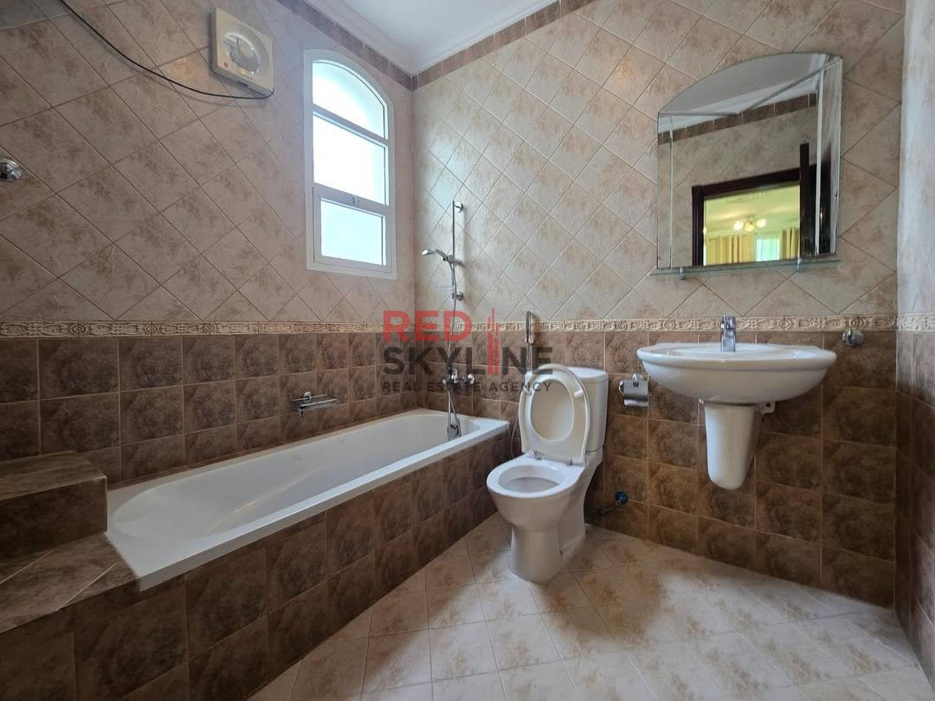 5 Bedroom Villa in Azaiba - Photo 13