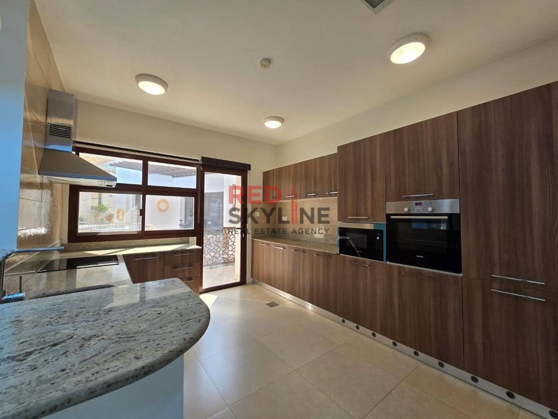 4 Bedroom Villa in Madinat Al Ilam - Photo 4