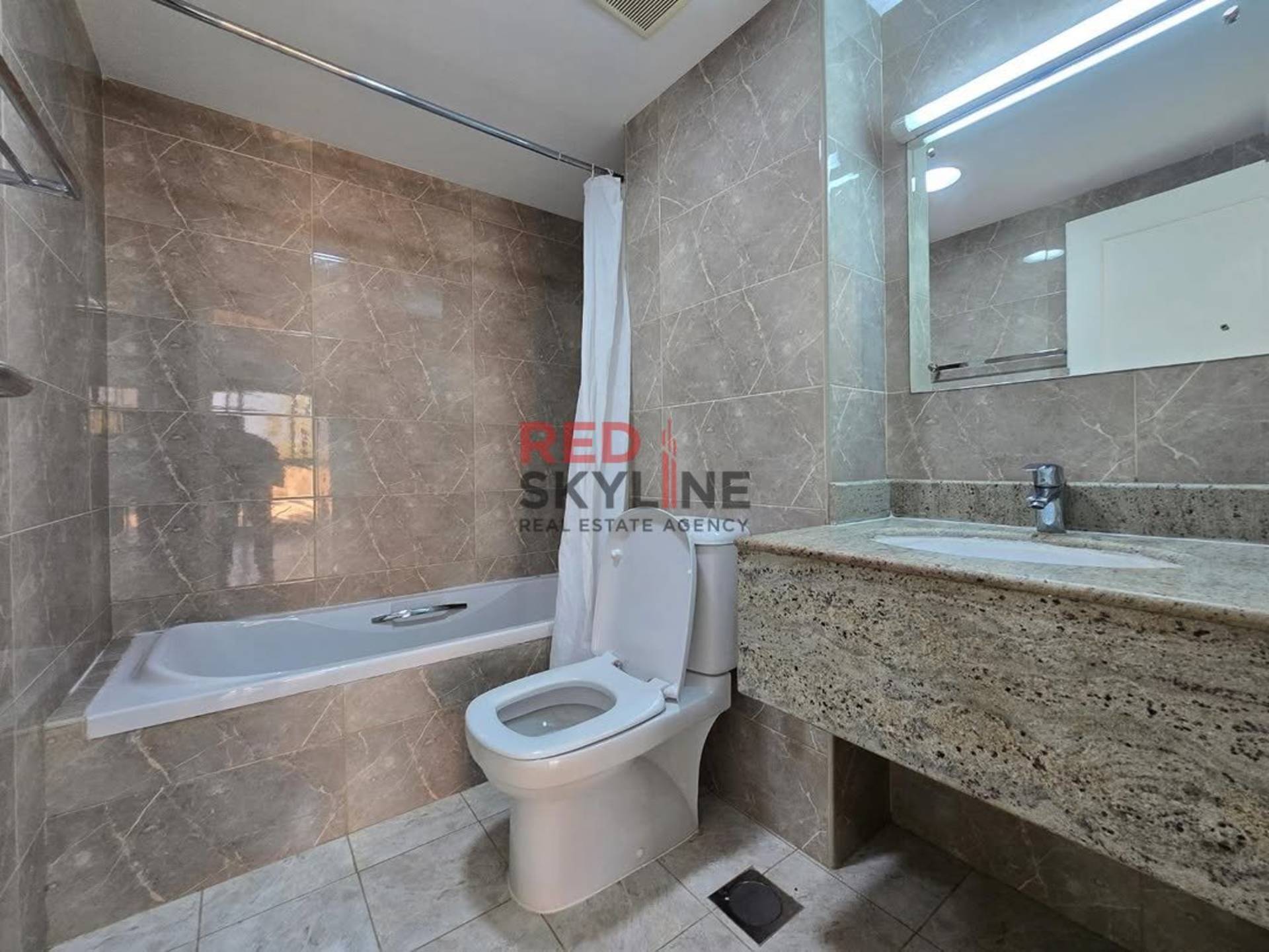 4 Bedroom Villa in Madinat Al Ilam - Photo 10