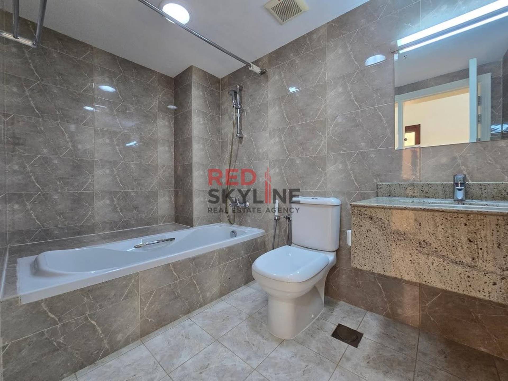 4 Bedroom Villa in Madinat Al Ilam - Photo 14