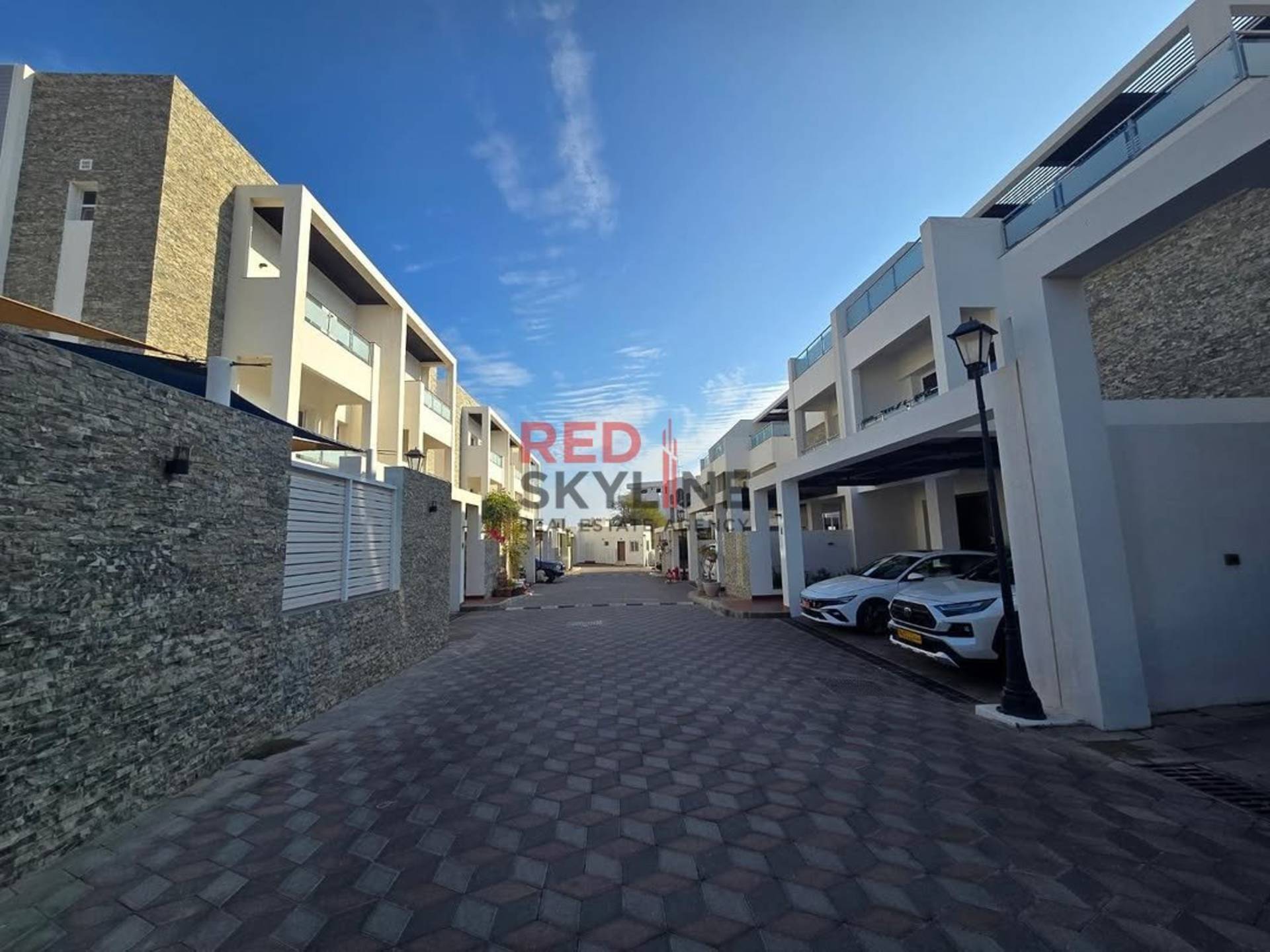 5 Bedroom Villa in Madinat Al Ilam - Photo 2