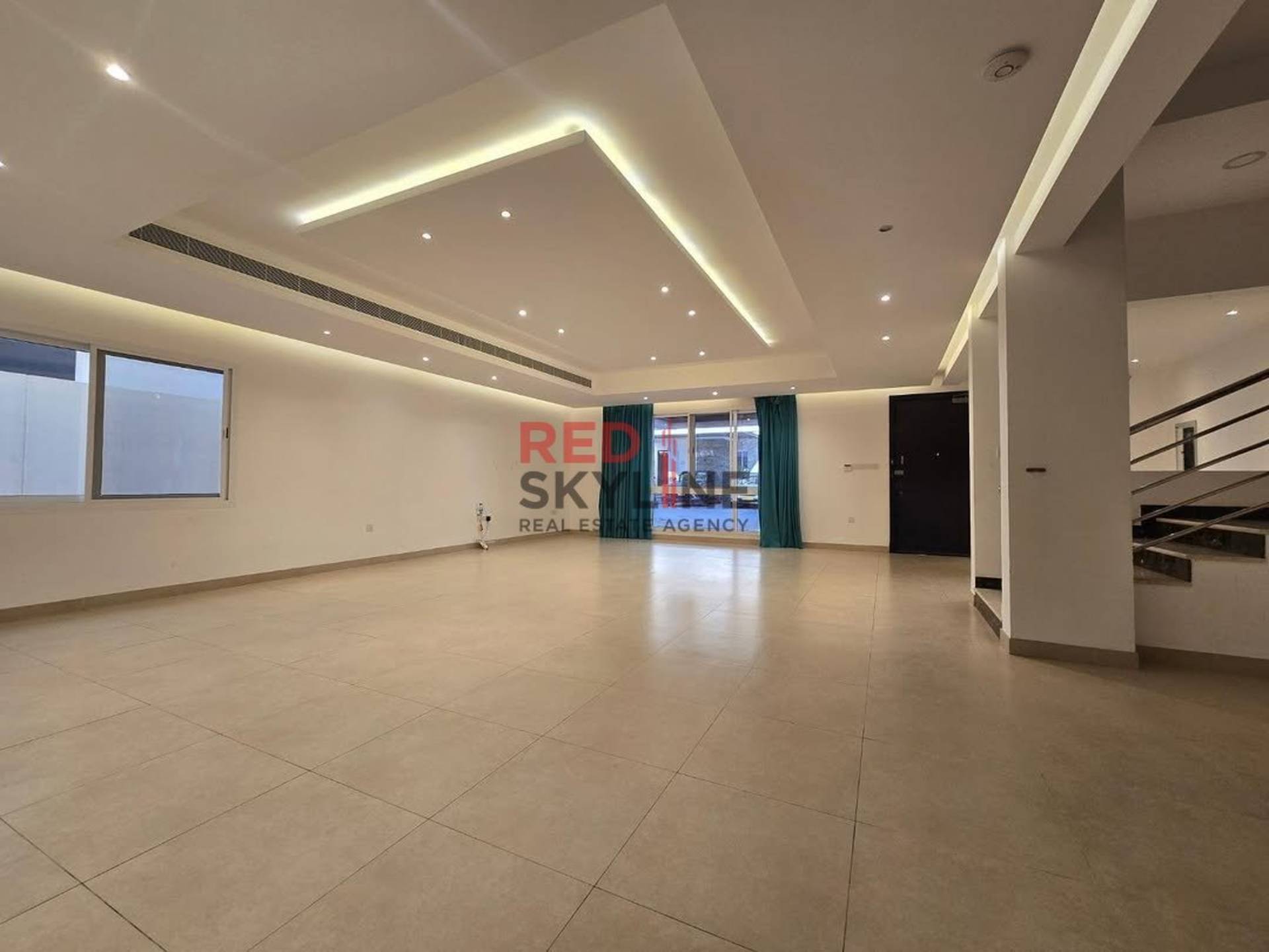 5 Bedroom Villa in Madinat Al Ilam - Photo 3
