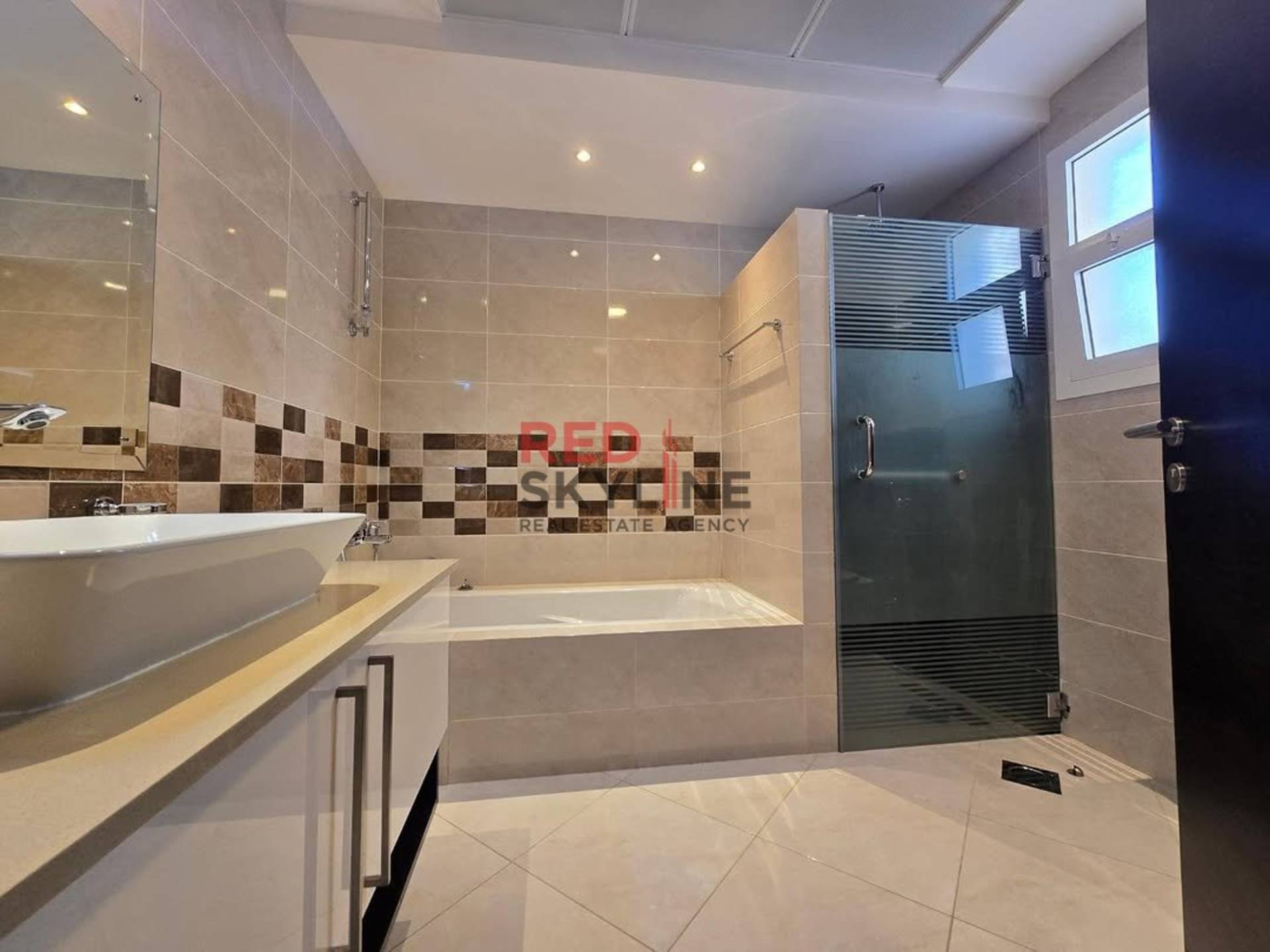 5 Bedroom Villa in Madinat Al Ilam - Photo 11