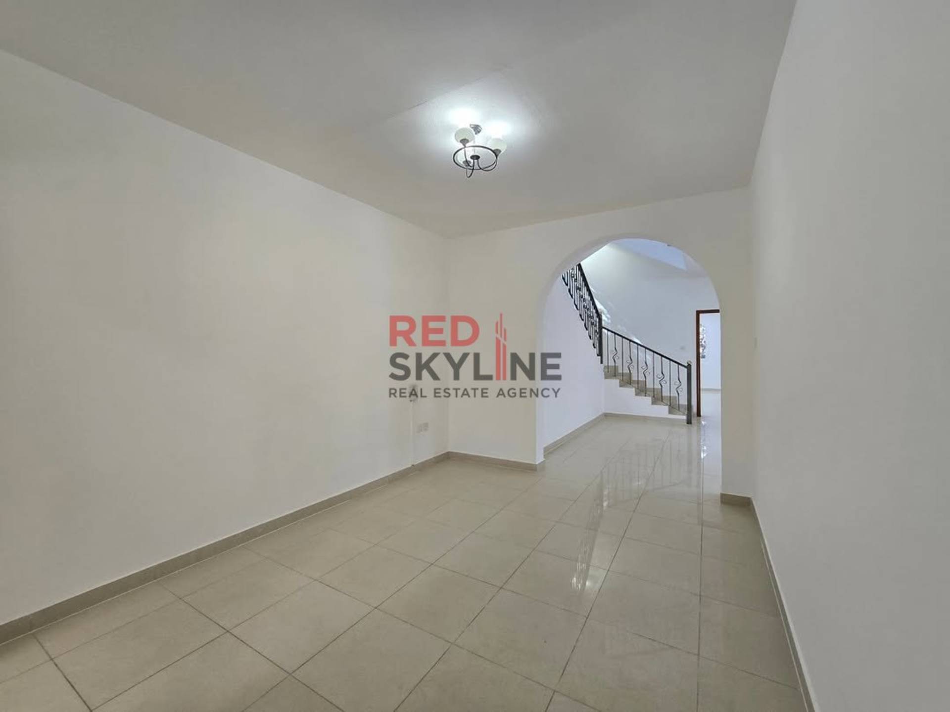 5 Bedroom Villa in Athaiba - Photo 2