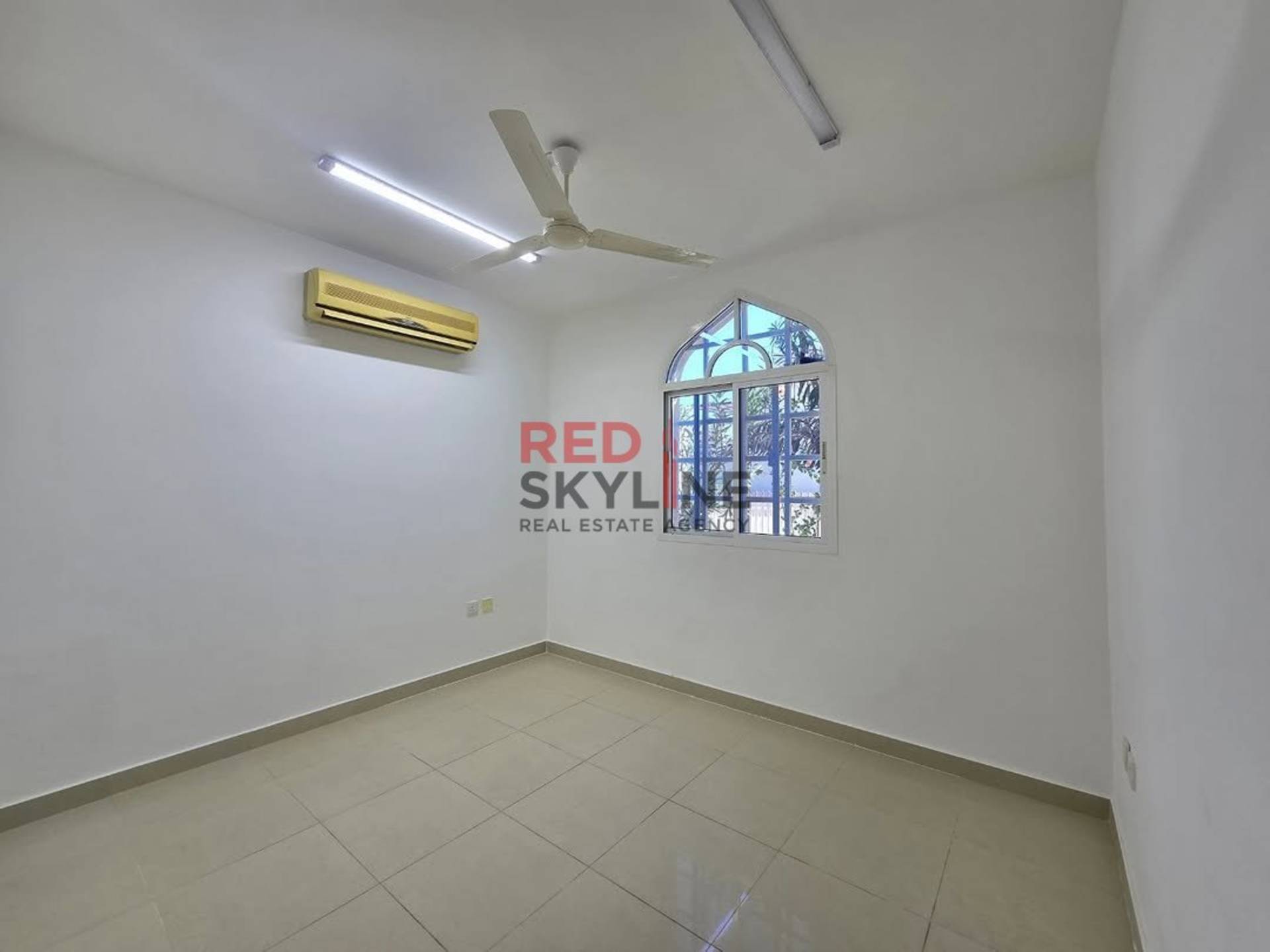 5 Bedroom Villa in Athaiba - Photo 3