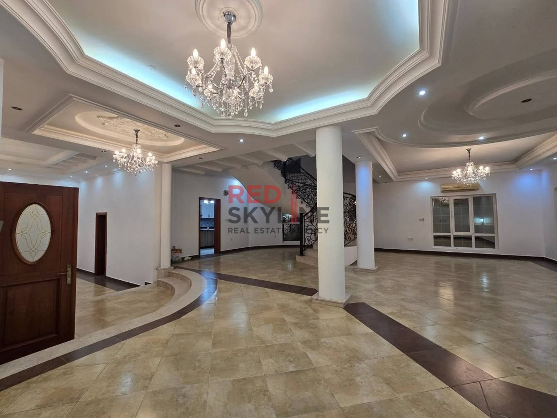 4 Bedroom Villa in Athaiba - Photo 4