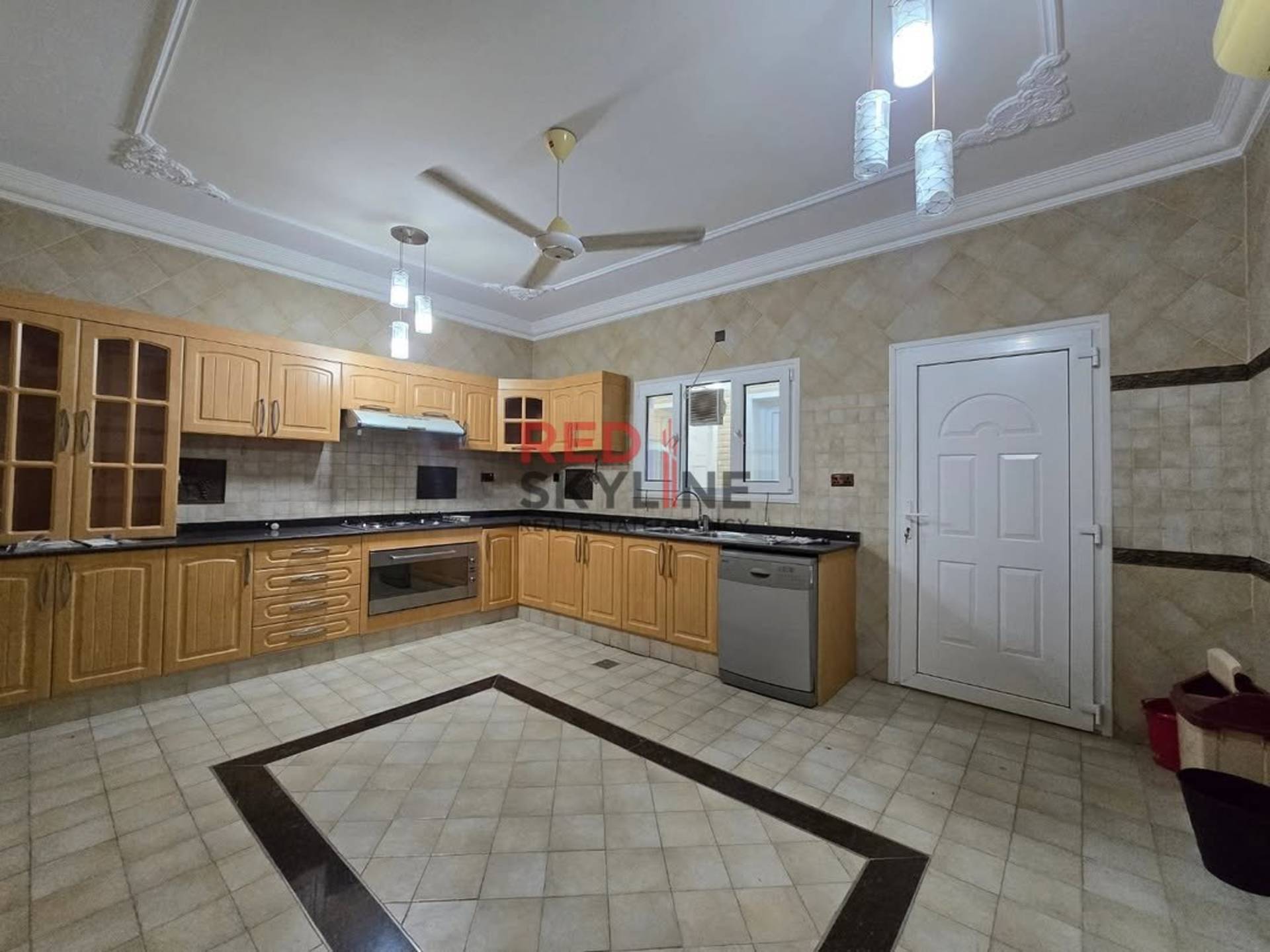 5 Bedroom Villa in Azaiba - Photo 4