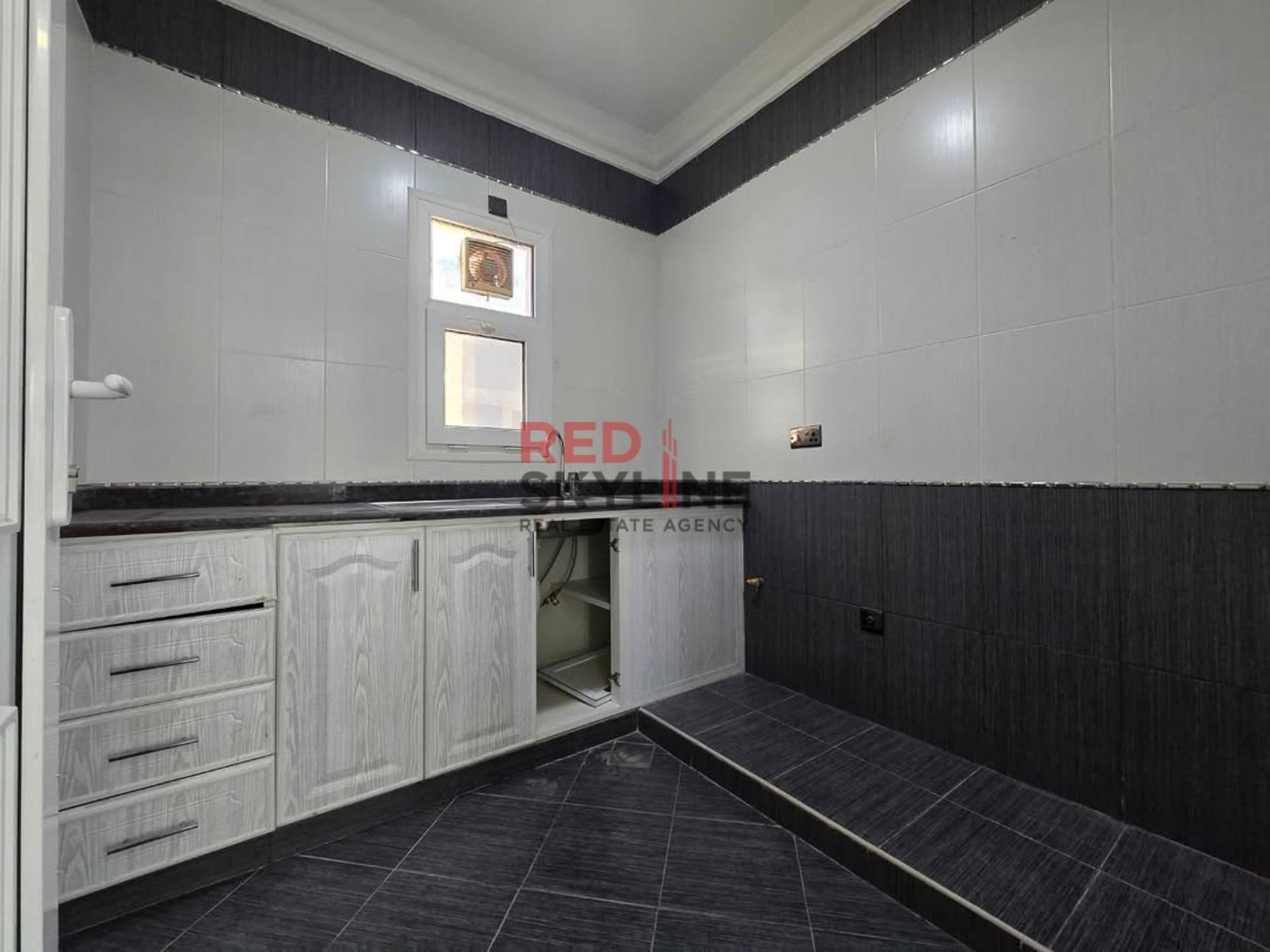 5 Bedroom Villa in Azaiba - Photo 10