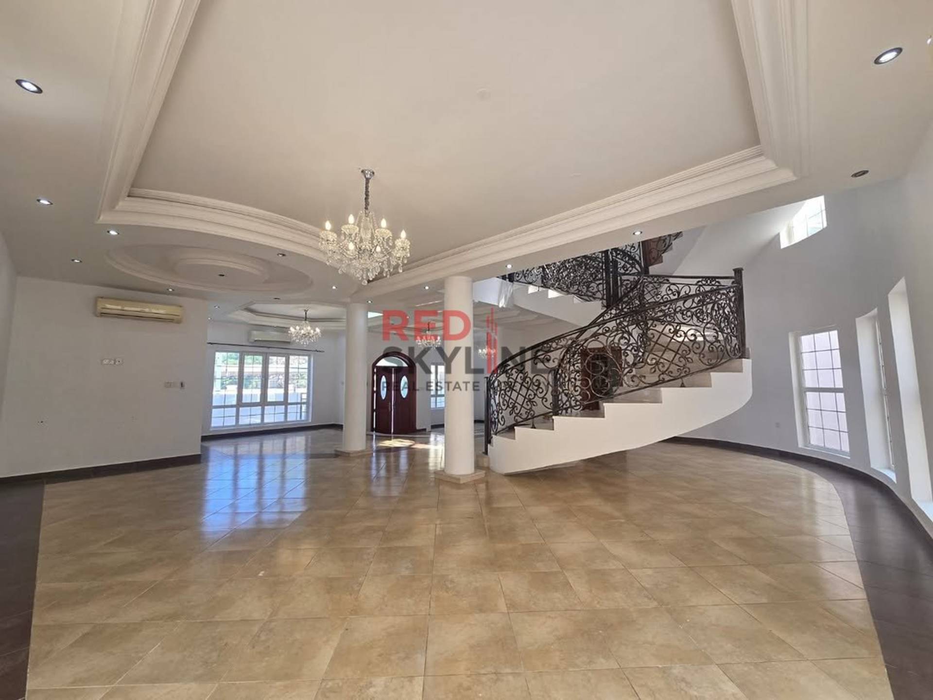 5 Bedroom Villa in Athaiba - Photo 3