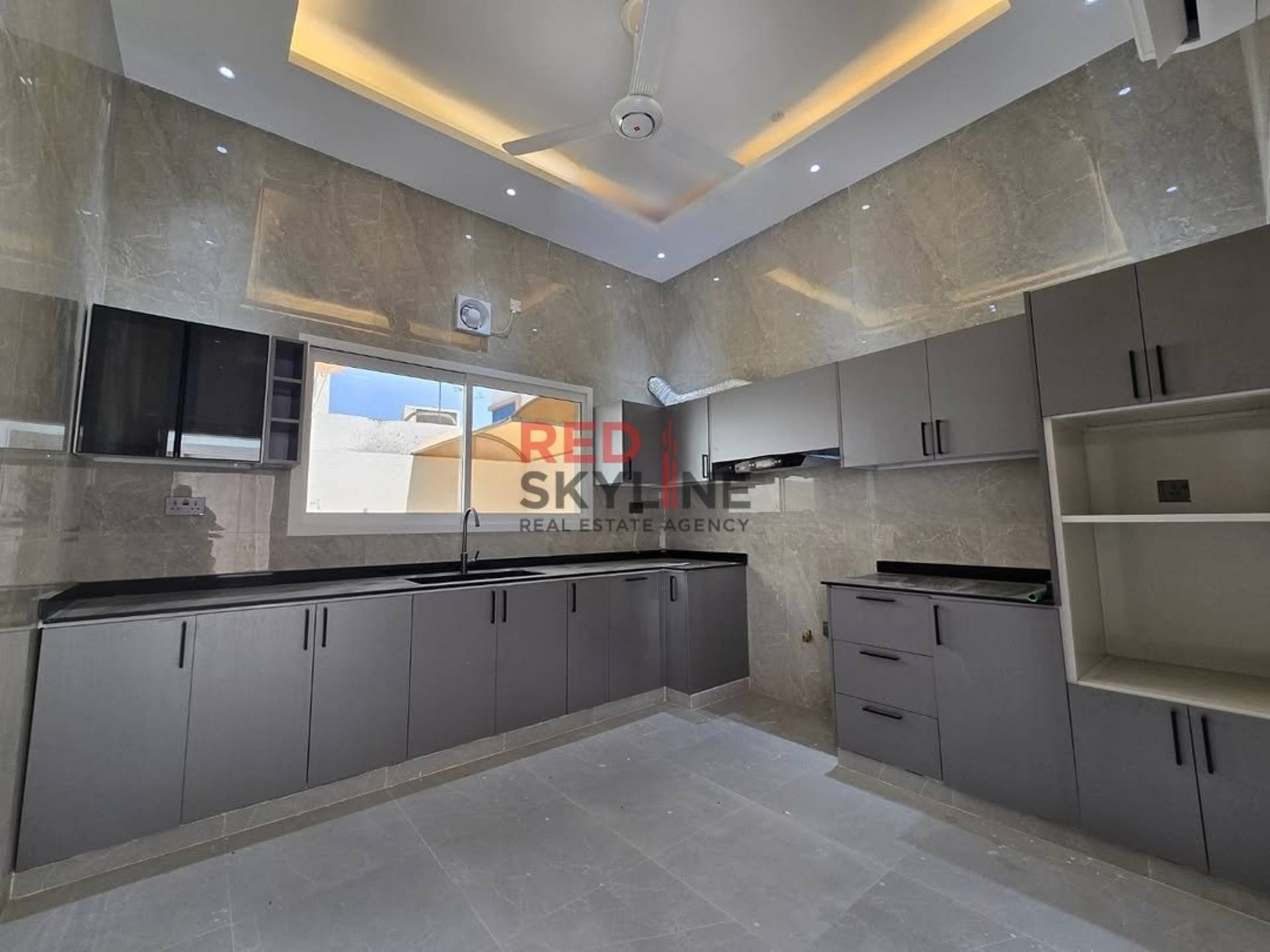 7 Bedroom Villa in Athaiba - Photo 6
