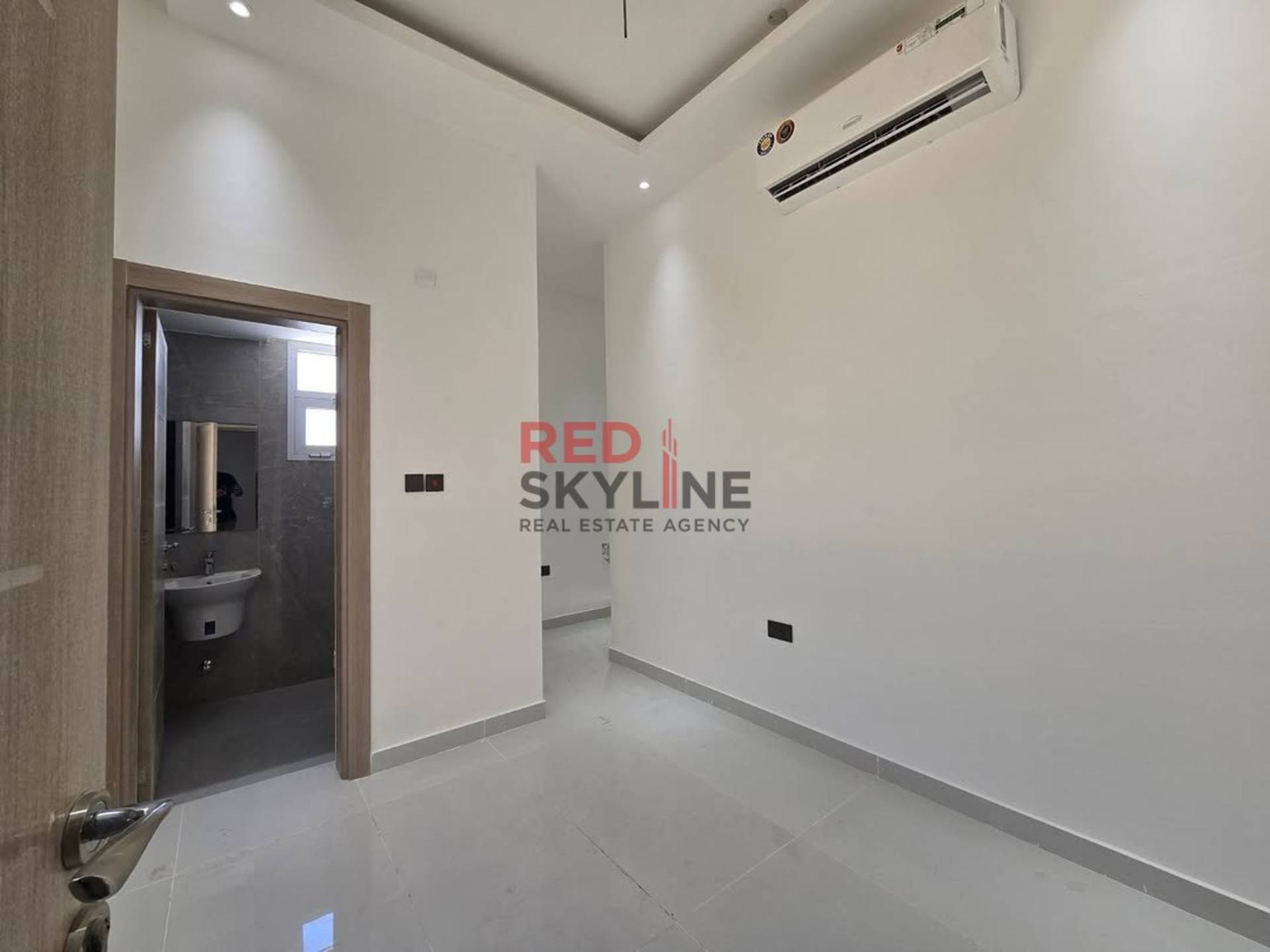 7 Bedroom Villa in Athaiba - Photo 10