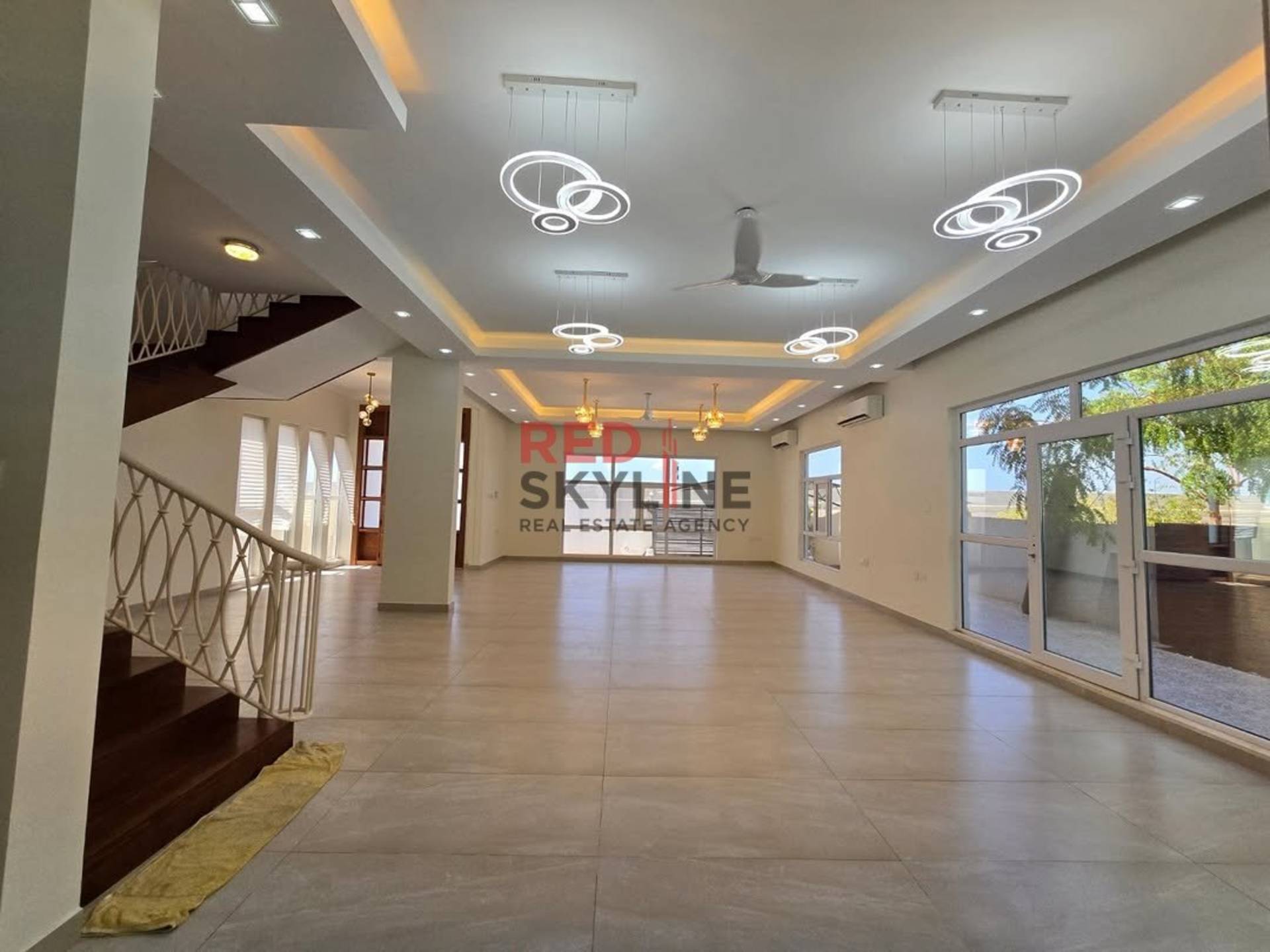 5 Bedroom Villa in Athaiba - Photo 4