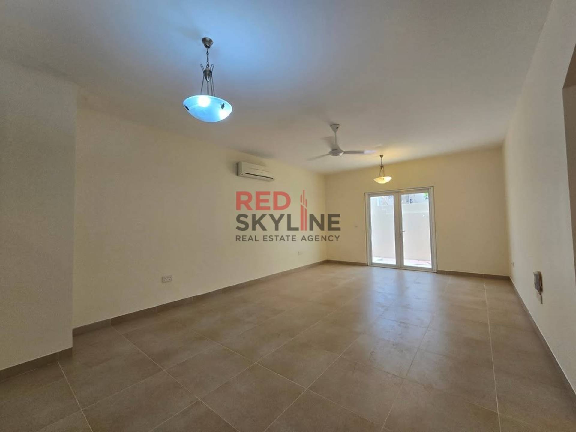 4 Bedroom Villa in Madinat Al Ilam - Photo 2