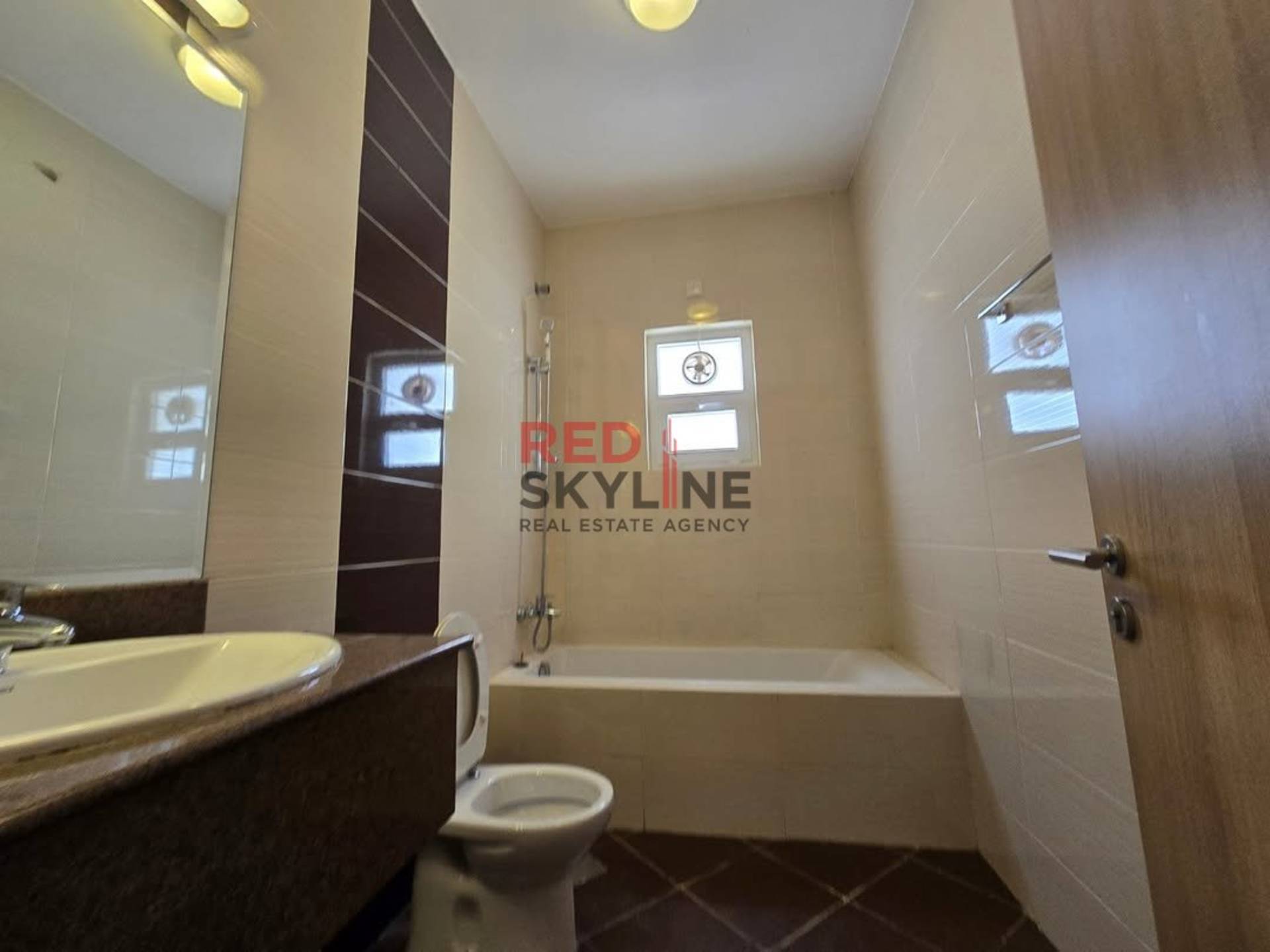 4 Bedroom Villa in Madinat Al Ilam - Photo 8