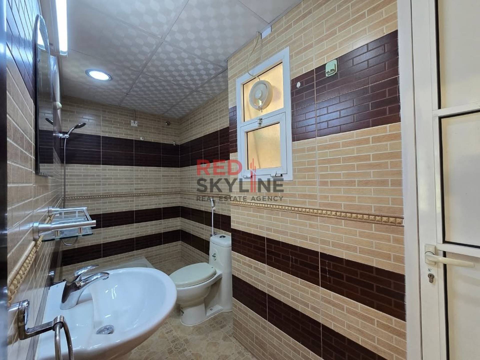 3 Bedroom Apartment in Al Ghubrah - Photo 4