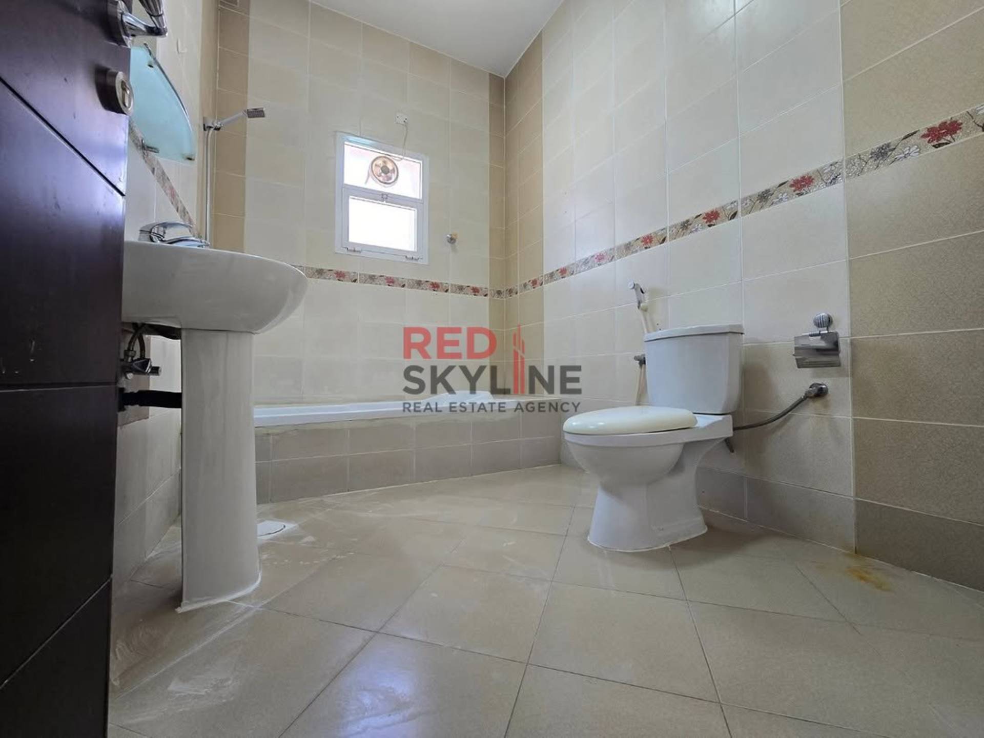 3 Bedroom Apartment in Al Ghubrah - Photo 7