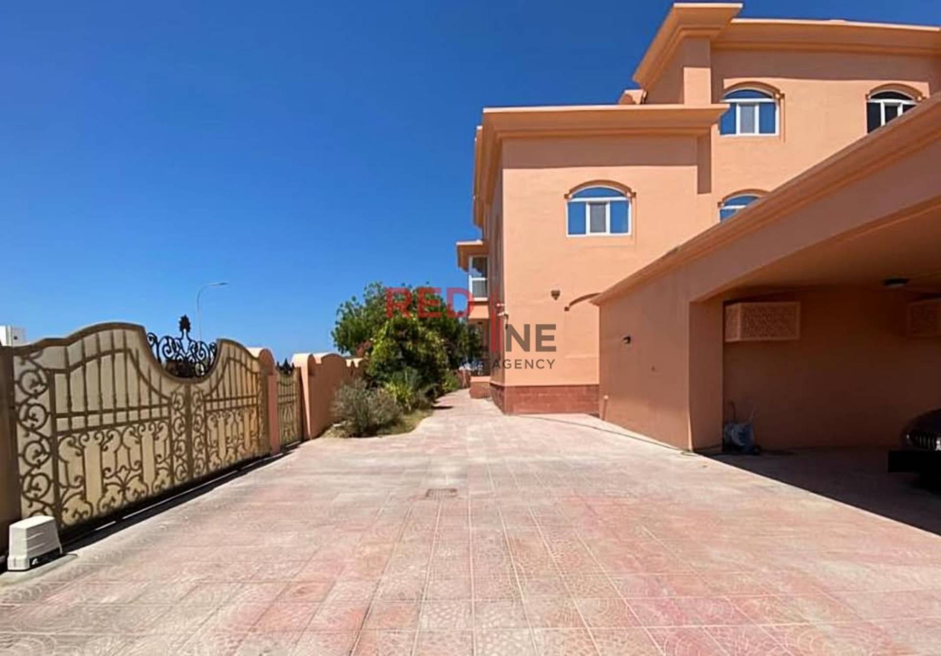 5 Bedroom Villa in Athaiba - Photo 2